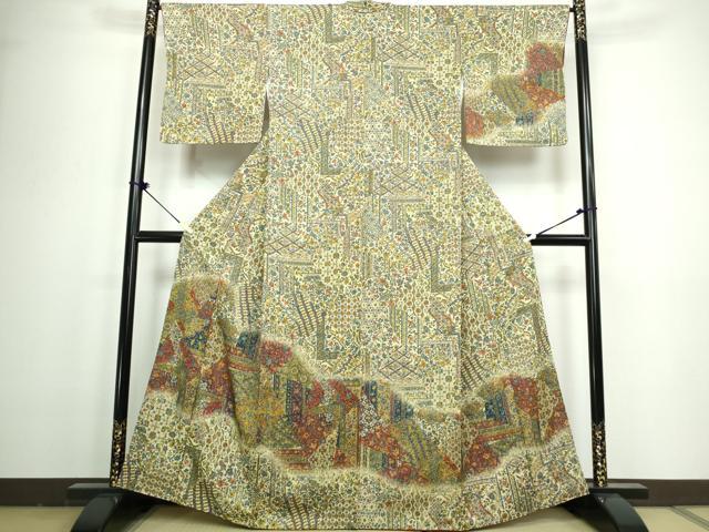 ■■■　サイズ　■■■ 身丈 163cm（肩から） 裄丈 65cm 袖丈 48cm　縫込み 4cm 袖幅 33cm 前幅 23.5cm 後幅 30cm 着物縫いこみ 内揚げ 4cm 裄 お袖側 約0cm　身頃側 約3cm ■■■　商品詳細　■■■ 【正絹】 状態は画像を添付しておりますので、そちらをご確認下さいますよう宜しくお願い致します。 大変上質な逸品になります。 お安く出品致しますので、是非この機会にいかがでしょうか？ ■■■　注意事項　■■■ ■モニター発色の具合により色合いが異なる場合がございます。 ■寸法は多少の誤差が生じる場合がございますのでご了承ください。 ■縫込みの長さが左右非対称の場合は短い部分を記載しております。 左右非対称であってもご返品・お値引き等の保証は出来かねますので、ご了承の上ご購入をお願い致します。 ■シミ等のチェックには注意を払っておりますが、見落としがある場合もございますし、個人の見解も様々ですので神経質な方のご購入はお控えください。 ■箪笥に入っておりました着物や帯なので畳みシワや匂いがあるものもございます。 ■お休みは基本的に土日祝となりますが、その他臨時でお休みする場合がございますのでご了承ください。 ■商品の発送は平日のみの発送となります。 ■夜間と土曜、日曜日はお問い合わせの回答が遅れる場合がございます。 ■当店では、お直し、紋入れ、お手入れ等は承っておりません。 ■生地の状態（ヤケ、経年劣化等）によってはサイズ直しが出来ない場合がございます。 その点もどうかご了承のうえ、ご購入をお願いいたします。 ■弊社で取り扱う商品は一点ものにつき、時期や在庫状況に応じて金額が変更となる場合がございます。 ■検針は行っておりません。予めご了承いただきますようお願いいたします。 ■【洗える着物】と記載のある商品におきましては、商品お届け後に洗濯を行ってしまってからのご返品にはご対応しかねます。 念の為、専門店でのお手入れをお願いいたします。 ■着物のサイズ目安は下記を参考ください↓ ＜女性着物＞　お端折り次第で＋5cm　−1cmが着用可能サイズ 　例）身丈170cmの場合、身長160cm〜175cm ＜男性着物＞　身丈＋約25cm〜27cm程が適応身長 　例）身丈155cmの場合、身長180〜182cm