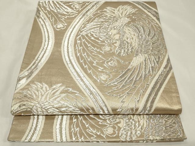 ■■■　サイズ　■■■ 長さ 434cm 幅 30.5cm程 ■■■　商品詳細　■■■ 【正絹・芯なし】 詳細に関しましては、画像をご確認ください。 大変上質な逸品になります。 お安く出品致しますので、是非この機会にいかがでしょうか？ ※汚れ等に関しましては、着用時には見えない部分になるかと思いますのであまり気にならずお召になれるかと思います。 ■■■　注意事項　■■■ ■モニター発色の具合により色合いが異なる場合がございます。 ■寸法は多少の誤差が生じる場合がございますのでご了承ください。 ■縫込みの長さが左右非対称の場合は短い部分を記載しております。 左右非対称であってもご返品・お値引き等の保証は出来かねますので、ご了承の上ご購入をお願い致します。 ■シミ等のチェックには注意を払っておりますが、見落としがある場合もございますし、個人の見解も様々ですので神経質な方のご購入はお控えください。 ■箪笥に入っておりました着物や帯なので畳みシワや匂いがあるものもございます。 ■お休みは基本的に土日祝となりますが、その他臨時でお休みする場合がございますのでご了承ください。 ■商品の発送は平日のみの発送となります。 ■夜間と土曜、日曜日はお問い合わせの回答が遅れる場合がございます。 ■当店では、お直し、紋入れ、お手入れ等は承っておりません。 ■生地の状態（ヤケ、経年劣化等）によってはサイズ直しが出来ない場合がございます。 その点もどうかご了承のうえ、ご購入をお願いいたします。 ■弊社で取り扱う商品は一点ものにつき、時期や在庫状況に応じて金額が変更となる場合がございます。 ■検針は行っておりません。予めご了承いただきますようお願いいたします。 ■【洗える着物】と記載のある商品におきましては、商品お届け後に洗濯を行ってしまってからのご返品にはご対応しかねます。 念の為、専門店でのお手入れをお願いいたします。 ■着物のサイズ目安は下記を参考ください↓ ＜女性着物＞　お端折り次第で＋5cm　−1cmが着用可能サイズ 　例）身丈170cmの場合、身長160cm〜175cm ＜男性着物＞　身丈＋約25cm〜27cm程が適応身長 　例）身丈155cmの場合、身長180〜182cm
