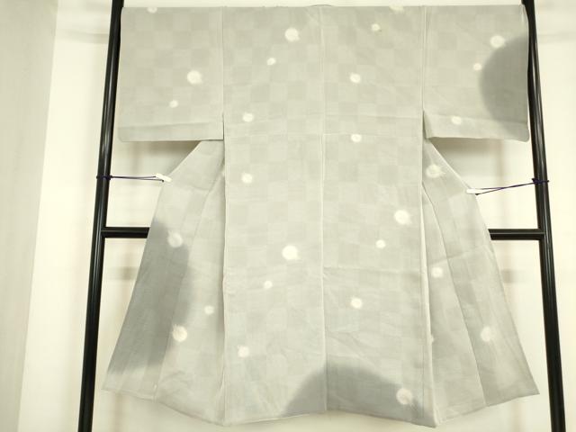 ■■■　サイズ　■■■ 身丈 133cm（肩から） 裄丈 71cm 袖丈 48cm　縫込み 0cm 袖幅 36cm 前幅 25cm 後幅 31cm 着物縫いこみ 内揚げ 17cm 裄 お袖側 約0cm　身頃側 約0cm ■■■　商品詳細　■■■ 【正絹】 状態は接写画像のように下前・左袖前・右袖前後・後身頃に薄い汚れがございますが その他特に目立ったシミ汚れなどもなく大変良い状態です。 大変上質な逸品になります。 お安く出品致しますので、是非この機会にいかがでしょうか？ ■■■　注意事項　■■■ ■モニター発色の具合により色合いが異なる場合がございます。 ■寸法は多少の誤差が生じる場合がございますのでご了承ください。 ■縫込みの長さが左右非対称の場合は短い部分を記載しております。 左右非対称であってもご返品・お値引き等の保証は出来かねますので、ご了承の上ご購入をお願い致します。 ■シミ等のチェックには注意を払っておりますが、見落としがある場合もございますし、個人の見解も様々ですので神経質な方のご購入はお控えください。 ■箪笥に入っておりました着物や帯なので畳みシワや匂いがあるものもございます。 ■お休みは基本的に土日祝となりますが、その他臨時でお休みする場合がございますのでご了承ください。 ■商品の発送は平日のみの発送となります。 ■夜間と土曜、日曜日はお問い合わせの回答が遅れる場合がございます。 ■当店では、お直し、紋入れ、お手入れ等は承っておりません。 ■生地の状態（ヤケ、経年劣化等）によってはサイズ直しが出来ない場合がございます。 その点もどうかご了承のうえ、ご購入をお願いいたします。 ■弊社で取り扱う商品は一点ものにつき、時期や在庫状況に応じて金額が変更となる場合がございます。 ■検針は行っておりません。予めご了承いただきますようお願いいたします。 ■【洗える着物】と記載のある商品におきましては、商品お届け後に洗濯を行ってしまってからのご返品にはご対応しかねます。 念の為、専門店でのお手入れをお願いいたします。 ■写真に写っている物が全てになります。それ以外の付属品はございませんのでご了承ください。 ■状態に関する写真につきましては、掲載可能な写真枚数に限りがあるため、各箇所につき1枚参考画像を掲載しております。 ■着物のサイズ目安は下記を参考ください↓ ＜女性着物＞　お端折り次第で＋5cm　−1cmが着用可能サイズ 　例）身丈170cmの場合、身長160cm〜175cm ＜男性着物＞　身丈＋約25cm〜27cm程が適応身長 　例）身丈155cmの場合、身長180〜182cm