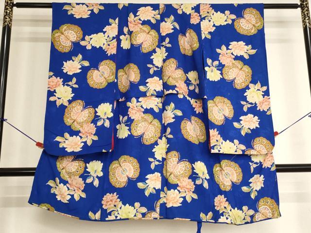 ■■■　サイズ　■■■ 【祝着】 身丈 102.5cm（肩から） 裄丈 49.5cm（肩上げ　2cm） 袖丈 73cm　縫込み 4.5cm 袖幅 30cm 前幅 19cm 後幅 25cm 着物縫いこみ 内揚げ 0cm （腰上げ　10.5cm） 裄 お袖側 約3cm　身頃側 約1cm ■■■　商品詳細　■■■ 着物【正絹】の状態は接写画像のように表地所々に汚れ、衿裏に糸解けがございます。 大変上質な逸品になります。 お安く出品致しますので、是非この機会にいかがでしょうか？ ※アンティークになりますのでお品物の状態の感じ方には個人差がございます。ご理解の上でのご入札をお願い致します。 ■■■　注意事項　■■■ ■モニター発色の具合により色合いが異なる場合がございます。 ■寸法は多少の誤差が生じる場合がございますのでご了承ください。 ■縫込みの長さが左右非対称の場合は短い部分を記載しております。 左右非対称であってもご返品・お値引き等の保証は出来かねますので、ご了承の上ご購入をお願い致します。 ■シミ等のチェックには注意を払っておりますが、見落としがある場合もございますし、個人の見解も様々ですので神経質な方のご購入はお控えください。 ■箪笥に入っておりました着物や帯なので畳みシワや匂いがあるものもございます。 ■お休みは基本的に土日祝となりますが、その他臨時でお休みする場合がございますのでご了承ください。 ■商品の発送は平日のみの発送となります。 ■夜間と土曜、日曜日はお問い合わせの回答が遅れる場合がございます。 ■当店では、お直し、紋入れ、お手入れ等は承っておりません。 ■生地の状態（ヤケ、経年劣化等）によってはサイズ直しが出来ない場合がございます。 その点もどうかご了承のうえ、ご購入をお願いいたします。 ■弊社で取り扱う商品は一点ものにつき、時期や在庫状況に応じて金額が変更となる場合がございます。 ■検針は行っておりません。予めご了承いただきますようお願いいたします。 ■【洗える着物】と記載のある商品におきましては、商品お届け後に洗濯を行ってしまってからのご返品にはご対応しかねます。 念の為、専門店でのお手入れをお願いいたします。 ■写真に写っている物が全てになります。それ以外の付属品はございませんのでご了承ください。 ■状態に関する写真につきましては、掲載可能な写真枚数に限りがあるため、各箇所につき1枚参考画像を掲載しております。 ■着物のサイズ目安は下記を参考ください↓ ＜女性着物＞　お端折り次第で＋5cm　−1cmが着用可能サイズ 　例）身丈170cmの場合、身長160cm〜175cm ＜男性着物＞　身丈＋約25cm〜27cm程が適応身長 　例）身丈155cmの場合、身長180〜182cm