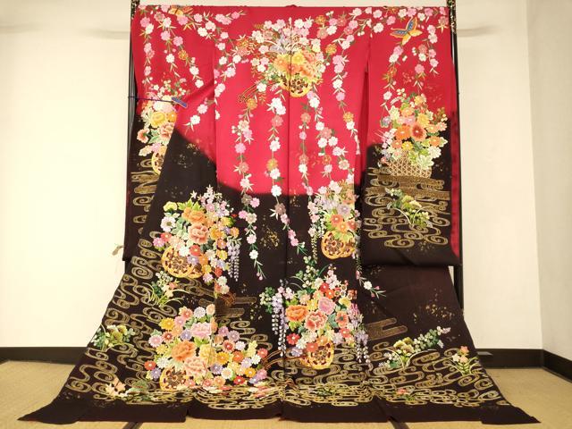 ■■■　サイズ　■■■ 反幅　36.5cm　八掛付き ※ご自身でお好みのサイズに仕立ててお召になっていただけます。 ■■■　商品詳細　■■■ 【正絹・未仕立て】 状態は接写画像のように表地・袖口に薄い汚れがございますが その他特に目立ったシミ汚れなどもなく大変良い状態です。 大変上質な逸品になります。 お安く出品致しますので、是非この機会にいかがでしょうか？ ■■■　注意事項　■■■ ■モニター発色の具合により色合いが異なる場合がございます。 ■寸法は多少の誤差が生じる場合がございますのでご了承ください。 ■縫込みの長さが左右非対称の場合は短い部分を記載しております。 左右非対称であってもご返品・お値引き等の保証は出来かねますので、ご了承の上ご購入をお願い致します。 ■シミ等のチェックには注意を払っておりますが、見落としがある場合もございますし、個人の見解も様々ですので神経質な方のご購入はお控えください。 ■箪笥に入っておりました着物や帯なので畳みシワや匂いがあるものもございます。 ■お休みは基本的に土日祝となりますが、その他臨時でお休みする場合がございますのでご了承ください。 ■商品の発送は平日のみの発送となります。 ■夜間と土曜、日曜日はお問い合わせの回答が遅れる場合がございます。 ■当店では、お直し、紋入れ、お手入れ等は承っておりません。 ■生地の状態（ヤケ、経年劣化等）によってはサイズ直しが出来ない場合がございます。 その点もどうかご了承のうえ、ご購入をお願いいたします。 ■弊社で取り扱う商品は一点ものにつき、時期や在庫状況に応じて金額が変更となる場合がございます。 ■検針は行っておりません。予めご了承いただきますようお願いいたします。 ■【洗える着物】と記載のある商品におきましては、商品お届け後に洗濯を行ってしまってからのご返品にはご対応しかねます。 念の為、専門店でのお手入れをお願いいたします。 ■写真に写っている物が全てになります。それ以外の付属品はございませんのでご了承ください。 ■状態に関する写真につきましては、掲載可能な写真枚数に限りがあるため、各箇所につき1枚参考画像を掲載しております。 ■着物のサイズ目安は下記を参考ください↓ ＜女性着物＞　お端折り次第で＋5cm　−1cmが着用可能サイズ 　例）身丈170cmの場合、身長160cm〜175cm ＜男性着物＞　身丈＋約25cm〜27cm程が適応身長 　例）身丈155cmの場合、身長180〜182cm