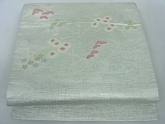 ■■■　サイズ　■■■ 長さ 436cm 幅 31.5cm程 ■■■　商品詳細　■■■ 【正絹】 状態は締めてはおりますが 特に目立ったシミ汚れなどもなく大変良い状態です。 大変上質な逸品になります。 お安く出品致しますので、是非この機会にいかがでしょうか？ ■■■　注意事項　■■■ ■モニター発色の具合により色合いが異なる場合がございます。 ■寸法は多少の誤差が生じる場合がございますのでご了承ください。 ■縫込みの長さが左右非対称の場合は短い部分を記載しております。 左右非対称であってもご返品・お値引き等の保証は出来かねますので、ご了承の上ご購入をお願い致します。 ■シミ等のチェックには注意を払っておりますが、見落としがある場合もございますし、個人の見解も様々ですので神経質な方のご購入はお控えください。 ■箪笥に入っておりました着物や帯なので畳みシワや匂いがあるものもございます。 ■お休みは基本的に土日祝となりますが、その他臨時でお休みする場合がございますのでご了承ください。 ■商品の発送は平日のみの発送となります。 ■夜間と土曜、日曜日はお問い合わせの回答が遅れる場合がございます。 ■当店では、お直し、紋入れ、お手入れ等は承っておりません。 ■生地の状態（ヤケ、経年劣化等）によってはサイズ直しが出来ない場合がございます。 その点もどうかご了承のうえ、ご購入をお願いいたします。 ■弊社で取り扱う商品は一点ものにつき、時期や在庫状況に応じて金額が変更となる場合がございます。 ■検針は行っておりません。予めご了承いただきますようお願いいたします。 ■【洗える着物】と記載のある商品におきましては、商品お届け後に洗濯を行ってしまってからのご返品にはご対応しかねます。 念の為、専門店でのお手入れをお願いいたします。 ■着物のサイズ目安は下記を参考ください↓ ＜女性着物＞　お端折り次第で＋5cm　−1cmが着用可能サイズ 　例）身丈170cmの場合、身長160cm〜175cm ＜男性着物＞　身丈＋約25cm〜27cm程が適応身長 　例）身丈155cmの場合、身長180〜182cm