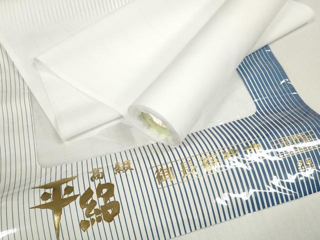 ■■■　サイズ　■■■ 長さ　　着尺分あり 幅　　　約38cm ■■■　商品詳細　■■■ 【化繊・未使用】 状態は接写画像のように表地所々に薄い汚れがございます。 お安く出品致しますので、是非この機会にいかがでしょうか？ ※ご自身で洗濯された場合の保証はできかねます。専門店にご相談ください。 ■■■　注意事項　■■■ ■モニター発色の具合により色合いが異なる場合がございます。 ■寸法は多少の誤差が生じる場合がございますのでご了承ください。 ■縫込みの長さが左右非対称の場合は短い部分を記載しております。 左右非対称であってもご返品・お値引き等の保証は出来かねますので、ご了承の上ご購入をお願い致します。 ■シミ等のチェックには注意を払っておりますが、見落としがある場合もございますし、個人の見解も様々ですので神経質な方のご購入はお控えください。 ■箪笥に入っておりました着物や帯なので畳みシワや匂いがあるものもございます。 ■お休みは基本的に土日祝となりますが、その他臨時でお休みする場合がございますのでご了承ください。 ■商品の発送は平日のみの発送となります。 ■夜間と土曜、日曜日はお問い合わせの回答が遅れる場合がございます。 ■当店では、お直し、紋入れ、お手入れ等は承っておりません。 ■生地の状態（ヤケ、経年劣化等）によってはサイズ直しが出来ない場合がございます。 その点もどうかご了承のうえ、ご購入をお願いいたします。 ■弊社で取り扱う商品は一点ものにつき、時期や在庫状況に応じて金額が変更となる場合がございます。 ■検針は行っておりません。予めご了承いただきますようお願いいたします。 ■【洗える着物】と記載のある商品におきましては、商品お届け後に洗濯を行ってしまってからのご返品にはご対応しかねます。 念の為、専門店でのお手入れをお願いいたします。 ■写真に写っている物が全てになります。それ以外の付属品はございませんのでご了承ください。 ■状態に関する写真につきましては、掲載可能な写真枚数に限りがあるため、各箇所につき1枚参考画像を掲載しております。 ■着物のサイズ目安は下記を参考ください↓ ＜女性着物＞　お端折り次第で＋5cm　－1cmが着用可能サイズ 　例）身丈170cmの場合、身長160cm～175cm ＜男性着物＞　身丈＋約25cm～27cm程が適応身長 　例）身丈155cmの場合、身長180～182cm