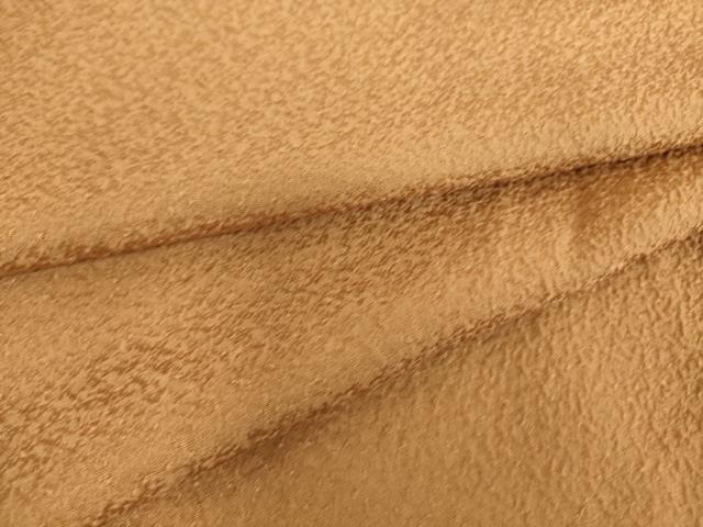 ■■■　サイズ　■■■ 身丈 147cm（肩から） 裄丈 67cm 袖丈 46.5cm　縫込み 7cm 袖幅 34.5cm 前幅 25cm 後幅 30.5cm 着物縫いこみ 内揚げ 0cm 裄 お袖側 約0cm　身頃側 約0cm ■■■　商品詳細　■■■ 【正絹・一つ紋】 状態は接写画像のように後身頃・衿山に薄い汚れがございますが その他特に目立ったシミ汚れなどもなく大変良い状態です。 大変上質な逸品になります。 お安く出品致しますので、是非この機会にいかがでしょうか？ ■■■　注意事項　■■■ ■モニター発色の具合により色合いが異なる場合がございます。 ■寸法は多少の誤差が生じる場合がございますのでご了承ください。 ■縫込みの長さが左右非対称の場合は短い部分を記載しております。 左右非対称であってもご返品・お値引き等の保証は出来かねますので、ご了承の上ご購入をお願い致します。 ■シミ等のチェックには注意を払っておりますが、見落としがある場合もございますし、個人の見解も様々ですので神経質な方のご購入はお控えください。 ■箪笥に入っておりました着物や帯なので畳みシワや匂いがあるものもございます。 ■お休みは基本的に土日祝となりますが、その他臨時でお休みする場合がございますのでご了承ください。 ■商品の発送は平日のみの発送となります。 ■夜間と土曜、日曜日はお問い合わせの回答が遅れる場合がございます。 ■当店では、お直し、紋入れ、お手入れ等は承っておりません。 ■生地の状態（ヤケ、経年劣化等）によってはサイズ直しが出来ない場合がございます。 その点もどうかご了承のうえ、ご購入をお願いいたします。 ■弊社で取り扱う商品は一点ものにつき、時期や在庫状況に応じて金額が変更となる場合がございます。 ■検針は行っておりません。予めご了承いただきますようお願いいたします。 ■【洗える着物】と記載のある商品におきましては、商品お届け後に洗濯を行ってしまってからのご返品にはご対応しかねます。 念の為、専門店でのお手入れをお願いいたします。 ■着物のサイズ目安は下記を参考ください↓ ＜女性着物＞　お端折り次第で＋5?　−10?が着用可能サイズ 　例）身丈170?の場合、身長160?〜175? ＜男性着物＞　身丈＋約25?〜27?程が適応身長 　例）身丈155?の場合、身長180〜182?