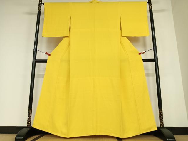 平和屋着物●上質な色無地　舞蝶地紋　支子色　胴抜き仕立て　正絹　逸品　AABC4804zg