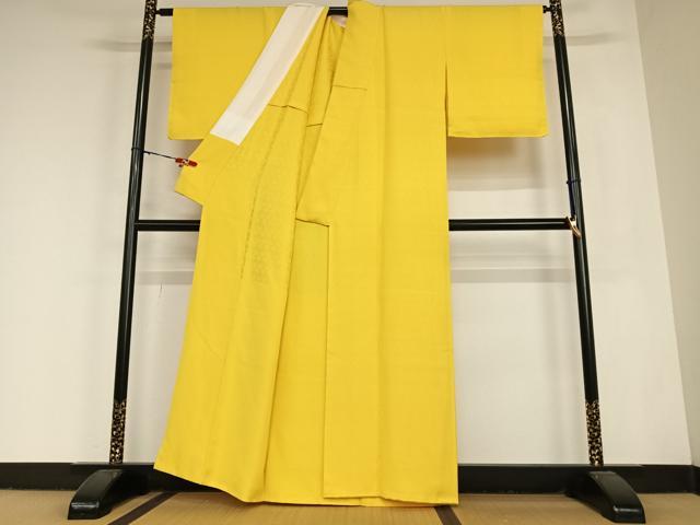 平和屋着物●上質な色無地　舞蝶地紋　支子色　胴抜き仕立て　正絹　逸品　AABC4804zg