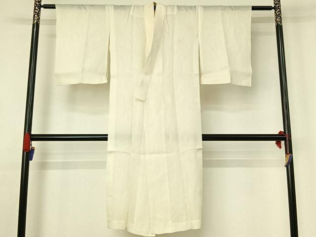 ■■■　サイズ　■■■ 身丈 123cm（肩から） 裄丈 60cm 袖丈 48cm　縫込み 3.5cm 袖幅 30cm 前幅 23cm 後幅 29cm 着物縫いこみ 内揚げ 0cm 裄 お袖側 約2cm　身頃側 約2cm ■■■　商品詳細　■■■ 【麻】 状態は接写画像のように表地所々に汚れがございます。 大変上質な逸品になります。 お安く出品致しますので、是非この機会にいかがでしょうか？ ■■■　注意事項　■■■ ■モニター発色の具合により色合いが異なる場合がございます。 ■寸法は多少の誤差が生じる場合がございますのでご了承ください。 ■縫込みの長さが左右非対称の場合は短い部分を記載しております。 左右非対称であってもご返品・お値引き等の保証は出来かねますので、ご了承の上ご購入をお願い致します。 ■シミ等のチェックには注意を払っておりますが、見落としがある場合もございますし、個人の見解も様々ですので神経質な方のご購入はお控えください。 ■箪笥に入っておりました着物や帯なので畳みシワや匂いがあるものもございます。 ■お休みは基本的に土日祝となりますが、その他臨時でお休みする場合がございますのでご了承ください。 ■商品の発送は平日のみの発送となります。 ■夜間と土曜、日曜日はお問い合わせの回答が遅れる場合がございます。 ■当店では、お直し、紋入れ、お手入れ等は承っておりません。 ■生地の状態（ヤケ、経年劣化等）によってはサイズ直しが出来ない場合がございます。 その点もどうかご了承のうえ、ご購入をお願いいたします。 ■弊社で取り扱う商品は一点ものにつき、時期や在庫状況に応じて金額が変更となる場合がございます。 ■検針は行っておりません。予めご了承いただきますようお願いいたします。 ■【洗える着物】と記載のある商品におきましては、商品お届け後に洗濯を行ってしまってからのご返品にはご対応しかねます。 念の為、専門店でのお手入れをお願いいたします。 ■着物のサイズ目安は下記を参考ください↓ ＜女性着物＞　お端折り次第で＋5cm　−1cmが着用可能サイズ 　例）身丈170cmの場合、身長160cm〜175cm ＜男性着物＞　身丈＋約25cm〜27cm程が適応身長 　例）身丈155cmの場合、身長180〜182cm