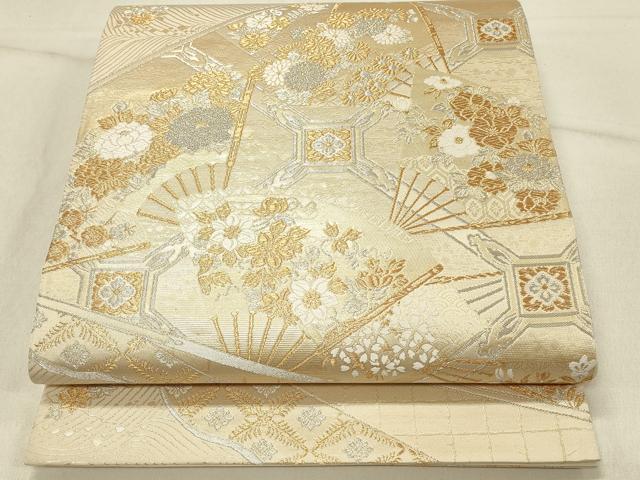 ■■■　サイズ　■■■ 長さ 448cm 幅 30.5cm程 ■■■　商品詳細　■■■ 【正絹】 詳細に関しましては、画像をご確認ください。 大変上質な逸品になります。 お安く出品致しますので、是非この機会にいかがでしょうか？ ■■■　注意事項　■■■ ■モニター発色の具合により色合いが異なる場合がございます。 ■寸法は多少の誤差が生じる場合がございますのでご了承ください。 ■縫込みの長さが左右非対称の場合は短い部分を記載しております。 左右非対称であってもご返品・お値引き等の保証は出来かねますので、ご了承の上ご購入をお願い致します。 ■シミ等のチェックには注意を払っておりますが、見落としがある場合もございますし、個人の見解も様々ですので神経質な方のご購入はお控えください。 ■箪笥に入っておりました着物や帯なので畳みシワや匂いがあるものもございます。 ■お休みは基本的に土日祝となりますが、その他臨時でお休みする場合がございますのでご了承ください。 ■商品の発送は平日のみの発送となります。 ■夜間と土曜、日曜日はお問い合わせの回答が遅れる場合がございます。 ■当店では、お直し、紋入れ、お手入れ等は承っておりません。 ■生地の状態（ヤケ、経年劣化等）によってはサイズ直しが出来ない場合がございます。 その点もどうかご了承のうえ、ご購入をお願いいたします。 ■弊社で取り扱う商品は一点ものにつき、時期や在庫状況に応じて金額が変更となる場合がございます。 ■検針は行っておりません。予めご了承いただきますようお願いいたします。 ■【洗える着物】と記載のある商品におきましては、商品お届け後に洗濯を行ってしまってからのご返品にはご対応しかねます。 念の為、専門店でのお手入れをお願いいたします。 ■着物のサイズ目安は下記を参考ください↓ ＜女性着物＞　お端折り次第で＋5cm　−1cmが着用可能サイズ 　例）身丈170cmの場合、身長160cm〜175cm ＜男性着物＞　身丈＋約25cm〜27cm程が適応身長 　例）身丈155cmの場合、身長180〜182cm