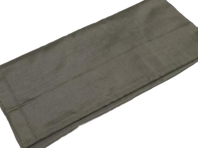 ■■■　サイズ　■■■ 長さ 　着尺分あり 幅 　　約36.5cm ■■■　商品詳細　■■■ 【正絹】 状態は接写画像のように表地所々・裏面所々に薄い汚れがございます。 大変上質な逸品になります。 お安く出品致しますので、是非この機会にいかがでしょうか？ ■■■　注意事項　■■■ ■モニター発色の具合により色合いが異なる場合がございます。 ■寸法は多少の誤差が生じる場合がございますのでご了承ください。 ■縫込みの長さが左右非対称の場合は短い部分を記載しております。 左右非対称であってもご返品・お値引き等の保証は出来かねますので、ご了承の上ご購入をお願い致します。 ■シミ等のチェックには注意を払っておりますが、見落としがある場合もございますし、個人の見解も様々ですので神経質な方のご購入はお控えください。 ■箪笥に入っておりました着物や帯なので畳みシワや匂いがあるものもございます。 ■お休みは基本的に土日祝となりますが、その他臨時でお休みする場合がございますのでご了承ください。 ■商品の発送は平日のみの発送となります。 ■夜間と土曜、日曜日はお問い合わせの回答が遅れる場合がございます。 ■当店では、お直し、紋入れ、お手入れ等は承っておりません。 ■生地の状態（ヤケ、経年劣化等）によってはサイズ直しが出来ない場合がございます。 その点もどうかご了承のうえ、ご購入をお願いいたします。 ■弊社で取り扱う商品は一点ものにつき、時期や在庫状況に応じて金額が変更となる場合がございます。 ■検針は行っておりません。予めご了承いただきますようお願いいたします。 ■【洗える着物】と記載のある商品におきましては、商品お届け後に洗濯を行ってしまってからのご返品にはご対応しかねます。 念の為、専門店でのお手入れをお願いいたします。 ■写真に写っている物が全てになります。それ以外の付属品はございませんのでご了承ください。 ■状態に関する写真につきましては、掲載可能な写真枚数に限りがあるため、各箇所につき1枚参考画像を掲載しております。 ■着物のサイズ目安は下記を参考ください↓ ＜女性着物＞　お端折り次第で＋5cm　−1cmが着用可能サイズ 　例）身丈170cmの場合、身長160cm〜175cm ＜男性着物＞　身丈＋約25cm〜27cm程が適応身長 　例）身丈155cmの場合、身長180〜182cm