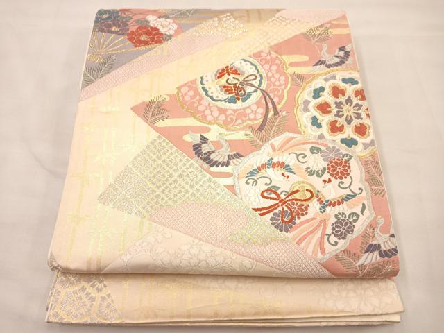 ■■■　サイズ　■■■ 長さ 432cm 幅 30cm程 ■■■　商品詳細　■■■ 【正絹・芯なし】 詳細に関しましては、画像をご確認ください。 大変上質な逸品になります。 お安く出品致しますので、是非この機会にいかがでしょうか？ ■■■　注意事項　■■■ ■モニター発色の具合により色合いが異なる場合がございます。 ■寸法は多少の誤差が生じる場合がございますのでご了承ください。 ■縫込みの長さが左右非対称の場合は短い部分を記載しております。 左右非対称であってもご返品・お値引き等の保証は出来かねますので、ご了承の上ご購入をお願い致します。 ■シミ等のチェックには注意を払っておりますが、見落としがある場合もございますし、個人の見解も様々ですので神経質な方のご購入はお控えください。 ■箪笥に入っておりました着物や帯なので畳みシワや匂いがあるものもございます。 ■お休みは基本的に土日祝となりますが、その他臨時でお休みする場合がございますのでご了承ください。 ■商品の発送は平日のみの発送となります。 ■夜間と土曜、日曜日はお問い合わせの回答が遅れる場合がございます。 ■当店では、お直し、紋入れ、お手入れ等は承っておりません。 ■生地の状態（ヤケ、経年劣化等）によってはサイズ直しが出来ない場合がございます。 その点もどうかご了承のうえ、ご購入をお願いいたします。 ■弊社で取り扱う商品は一点ものにつき、時期や在庫状況に応じて金額が変更となる場合がございます。 ■検針は行っておりません。予めご了承いただきますようお願いいたします。 ■【洗える着物】と記載のある商品におきましては、商品お届け後に洗濯を行ってしまってからのご返品にはご対応しかねます。 念の為、専門店でのお手入れをお願いいたします。 ■着物のサイズ目安は下記を参考ください↓ ＜女性着物＞　お端折り次第で＋5cm　−1cmが着用可能サイズ 　例）身丈170cmの場合、身長160cm〜175cm ＜男性着物＞　身丈＋約25cm〜27cm程が適応身長 　例）身丈155cmの場合、身長180〜182cm