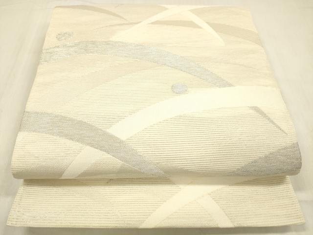 ■■■　サイズ　■■■ 長さ 418cm 幅 30.5cm程 ■■■　商品詳細　■■■ 【正絹】 状態は接写画像のように 裏地・柄止まりに薄い汚れがございますが その他特に目立ったシミ汚れなどもなく大変良い状態です。 着用時には見えない部分になるかと思いますので あまり気にならずお召になれるかと思います。 大変上質な逸品になります。 お安く出品致しますので、是非この機会にいかがでしょうか？ ■■■　注意事項　■■■ ■モニター発色の具合により色合いが異なる場合がございます。 ■寸法は多少の誤差が生じる場合がございますのでご了承ください。 ■縫込みの長さが左右非対称の場合は短い部分を記載しております。 左右非対称であってもご返品・お値引き等の保証は出来かねますので、ご了承の上ご購入をお願い致します。 ■シミ等のチェックには注意を払っておりますが、見落としがある場合もございますし、個人の見解も様々ですので神経質な方のご購入はお控えください。 ■箪笥に入っておりました着物や帯なので畳みシワや匂いがあるものもございます。 ■お休みは基本的に土日祝となりますが、その他臨時でお休みする場合がございますのでご了承ください。 ■商品の発送は平日のみの発送となります。 ■夜間と土曜、日曜日はお問い合わせの回答が遅れる場合がございます。 ■当店では、お直し、紋入れ、お手入れ等は承っておりません。 ■生地の状態（ヤケ、経年劣化等）によってはサイズ直しが出来ない場合がございます。 その点もどうかご了承のうえ、ご購入をお願いいたします。 ■弊社で取り扱う商品は一点ものにつき、時期や在庫状況に応じて金額が変更となる場合がございます。 ■検針は行っておりません。予めご了承いただきますようお願いいたします。 ■【洗える着物】と記載のある商品におきましては、商品お届け後に洗濯を行ってしまってからのご返品にはご対応しかねます。 念の為、専門店でのお手入れをお願いいたします。 ■着物のサイズ目安は下記を参考ください↓ ＜女性着物＞　お端折り次第で＋5cm　−1cmが着用可能サイズ 　例）身丈170cmの場合、身長160cm〜175cm ＜男性着物＞　身丈＋約25cm〜27cm程が適応身長 　例）身丈155cmの場合、身長180〜182cm
