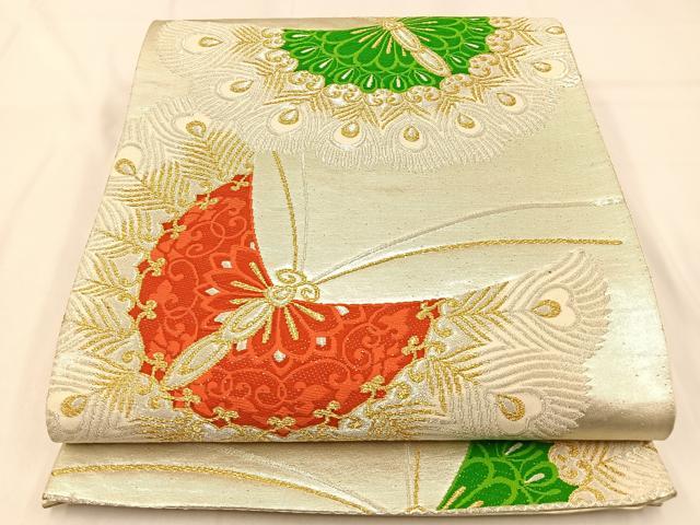 ■■■　サイズ　■■■ 長さ 420cm 幅 30.5cm程 ■■■　商品詳細　■■■ 【正絹・芯なし】 詳細に関しましては、画像をご確認ください。 大変上質な逸品になります。 お安く出品致しますので、是非この機会にいかがでしょうか？ ■■■　注意事項　■■■ ■モニター発色の具合により色合いが異なる場合がございます。 ■寸法は多少の誤差が生じる場合がございますのでご了承ください。 ■縫込みの長さが左右非対称の場合は短い部分を記載しております。 左右非対称であってもご返品・お値引き等の保証は出来かねますので、ご了承の上ご購入をお願い致します。 ■シミ等のチェックには注意を払っておりますが、見落としがある場合もございますし、個人の見解も様々ですので神経質な方のご購入はお控えください。 ■箪笥に入っておりました着物や帯なので畳みシワや匂いがあるものもございます。 ■お休みは基本的に土日祝となりますが、その他臨時でお休みする場合がございますのでご了承ください。 ■商品の発送は平日のみの発送となります。 ■夜間と土曜、日曜日はお問い合わせの回答が遅れる場合がございます。 ■当店では、お直し、紋入れ、お手入れ等は承っておりません。 ■生地の状態（ヤケ、経年劣化等）によってはサイズ直しが出来ない場合がございます。 その点もどうかご了承のうえ、ご購入をお願いいたします。 ■弊社で取り扱う商品は一点ものにつき、時期や在庫状況に応じて金額が変更となる場合がございます。 ■検針は行っておりません。予めご了承いただきますようお願いいたします。 ■【洗える着物】と記載のある商品におきましては、商品お届け後に洗濯を行ってしまってからのご返品にはご対応しかねます。 念の為、専門店でのお手入れをお願いいたします。 ■着物のサイズ目安は下記を参考ください↓ ＜女性着物＞　お端折り次第で＋5cm　−1cmが着用可能サイズ 　例）身丈170cmの場合、身長160cm〜175cm ＜男性着物＞　身丈＋約25cm〜27cm程が適応身長 　例）身丈155cmの場合、身長180〜182cm