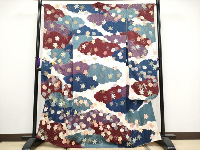 ■■■　サイズ　■■■ 身丈 165cm（肩から） 裄丈 65.5cm 袖丈 113.5cm 袖幅 32cm 前幅 23.5cm 後幅 29.5cm 着物縫いこみ 内揚げ 8cm 裄 お袖側 約 0cm　身頃側 約 0cm ■■■　商品詳細　■■■ 【正絹】 状態は接写画像のように、右袖前後に染め移りがございますが その他特に目立ったシミ汚れなどもなく大変良い状態です。 大変上質な極上の逸品になります。 お安く出品致しますので、是非この機会にいかがでしょうか？ ■■■　注意事項　■■■ ■モニター発色の具合により色合いが異なる場合がございます。 ■寸法は多少の誤差が生じる場合がございますのでご了承ください。 ■縫込みの長さが左右非対称の場合は短い部分を記載しております。 左右非対称であってもご返品・お値引き等の保証は出来かねますので、ご了承の上ご購入をお願い致します。 ■シミ等のチェックには注意を払っておりますが、見落としがある場合もございますし、個人の見解も様々ですので神経質な方のご購入はお控えください。 ■箪笥に入っておりました着物や帯なので畳みシワや匂いがあるものもございます。 ■お休みは基本的に土日祝となりますが、その他臨時でお休みする場合がございますのでご了承ください。 ■商品の発送は平日のみの発送となります。 ■夜間と土曜、日曜日はお問い合わせの回答が遅れる場合がございます。 ■当店では、お直し、紋入れ、お手入れ等は承っておりません。 ■生地の状態（ヤケ、経年劣化等）によってはサイズ直しが出来ない場合がございます。 その点もどうかご了承のうえ、ご購入をお願いいたします。 ■弊社で取り扱う商品は一点ものにつき、時期や在庫状況に応じて金額が変更となる場合がございます。 ■検針は行っておりません。予めご了承いただきますようお願いいたします。 ■【洗える着物】と記載のある商品におきましては、商品お届け後に洗濯を行ってしまってからのご返品にはご対応しかねます。 念の為、専門店でのお手入れをお願いいたします。 ■着物のサイズ目安は下記を参考ください↓ ＜女性着物＞　お端折り次第で＋5?　−10?が着用可能サイズ 　例）身丈170?の場合、身長160?〜175? ＜男性着物＞　身丈＋約25?〜27?程が適応身長 　例）身丈155?の場合、身長180〜182?