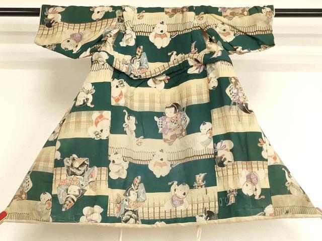 ■■■　サイズ　■■■ 【祝着】 身丈 66.5cm（肩から） 裄丈 32cm（肩上げ　3cm） 袖丈 23cm　縫込み 2cm 袖幅 24cm 前幅 15cm 後幅 16cm 着物縫いこみ 内揚げ 0cm （腰上げ　3.5cm） 裄 お袖側 約3.5cm　身頃側 約0cm ■■■　商品詳細　■■■ 着物【正絹】の状態は接写画像のように表地所々・袖口・胴裏に汚れ、後身頃に破れがございます。 大変上質な逸品になります。 お安く出品致しますので、是非この機会にいかがでしょうか？ ※大正ロマンなレトロ品です。 和モダン・レトロ感をお楽しみください。 アンティークになりますので お品物の状態の感じ方には個人差がございます。 ご理解の上でのご入札をお願い致します。 ■■■　注意事項　■■■ ■モニター発色の具合により色合いが異なる場合がございます。 ■寸法は多少の誤差が生じる場合がございますのでご了承ください。 ■縫込みの長さが左右非対称の場合は短い部分を記載しております。 左右非対称であってもご返品・お値引き等の保証は出来かねますので、ご了承の上ご購入をお願い致します。 ■シミ等のチェックには注意を払っておりますが、見落としがある場合もございますし、個人の見解も様々ですので神経質な方のご購入はお控えください。 ■箪笥に入っておりました着物や帯なので畳みシワや匂いがあるものもございます。 ■お休みは基本的に土日祝となりますが、その他臨時でお休みする場合がございますのでご了承ください。 ■商品の発送は平日のみの発送となります。 ■夜間と土曜、日曜日はお問い合わせの回答が遅れる場合がございます。 ■当店では、お直し、紋入れ、お手入れ等は承っておりません。 ■生地の状態（ヤケ、経年劣化等）によってはサイズ直しが出来ない場合がございます。 その点もどうかご了承のうえ、ご購入をお願いいたします。 ■弊社で取り扱う商品は一点ものにつき、時期や在庫状況に応じて金額が変更となる場合がございます。 ■検針は行っておりません。予めご了承いただきますようお願いいたします。 ■【洗える着物】と記載のある商品におきましては、商品お届け後に洗濯を行ってしまってからのご返品にはご対応しかねます。 念の為、専門店でのお手入れをお願いいたします。 ■写真に写っている物が全てになります。それ以外の付属品はございませんのでご了承ください。 ■状態に関する写真につきましては、掲載可能な写真枚数に限りがあるため、各箇所につき1枚参考画像を掲載しております。 ■着物のサイズ目安は下記を参考ください↓ ＜女性着物＞　お端折り次第で＋5cm　－1cmが着用可能サイズ 　例）身丈170cmの場合、身長160cm～175cm ＜男性着物＞　身丈＋約25cm～27cm程が適応身長 　例）身丈155cmの場合、身長180～182cm