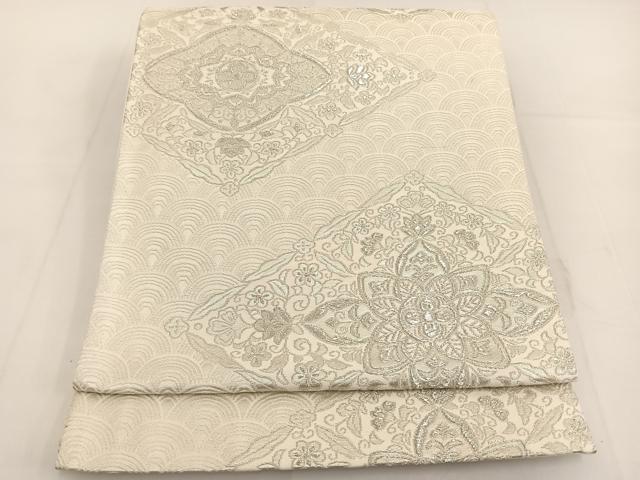 ■■■　サイズ　■■■ 長さ 420cm 幅 30.5cm程 ■■■　商品詳細　■■■ 【正絹・芯なし】 詳細に関しましては、画像をご確認ください。 大変上質な逸品になります。 お安く出品致しますので、是非この機会にいかがでしょうか？ ■■■　注意事項　■■■ ■モニター発色の具合により色合いが異なる場合がございます。 ■寸法は多少の誤差が生じる場合がございますのでご了承ください。 ■縫込みの長さが左右非対称の場合は短い部分を記載しております。 左右非対称であってもご返品・お値引き等の保証は出来かねますので、ご了承の上ご購入をお願い致します。 ■シミ等のチェックには注意を払っておりますが、見落としがある場合もございますし、個人の見解も様々ですので神経質な方のご購入はお控えください。 ■箪笥に入っておりました着物や帯なので畳みシワや匂いがあるものもございます。 ■お休みは基本的に土日祝となりますが、その他臨時でお休みする場合がございますのでご了承ください。 ■商品の発送は平日のみの発送となります。 ■夜間と土曜、日曜日はお問い合わせの回答が遅れる場合がございます。 ■当店では、お直し、紋入れ、お手入れ等は承っておりません。 ■生地の状態（ヤケ、経年劣化等）によってはサイズ直しが出来ない場合がございます。 その点もどうかご了承のうえ、ご購入をお願いいたします。 ■弊社で取り扱う商品は一点ものにつき、時期や在庫状況に応じて金額が変更となる場合がございます。 ■検針は行っておりません。予めご了承いただきますようお願いいたします。 ■【洗える着物】と記載のある商品におきましては、商品お届け後に洗濯を行ってしまってからのご返品にはご対応しかねます。 念の為、専門店でのお手入れをお願いいたします。 ■着物のサイズ目安は下記を参考ください↓ ＜女性着物＞　お端折り次第で＋5cm　−1cmが着用可能サイズ 　例）身丈170cmの場合、身長160cm〜175cm ＜男性着物＞　身丈＋約25cm〜27cm程が適応身長 　例）身丈155cmの場合、身長180〜182cm