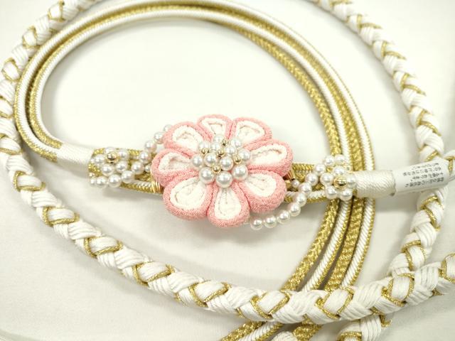 平和屋着物●和装小物　振袖用帯締め　飾り付き　つまみ細工　パール　花　白×珊瑚色　金糸　撚り房　逸..