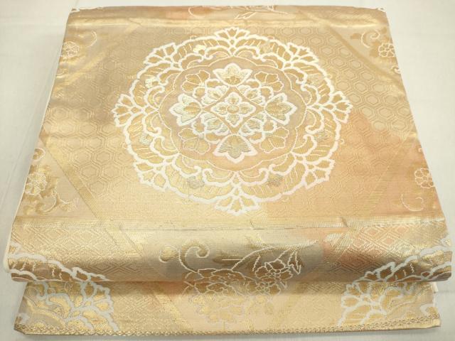 ■■■　サイズ　■■■ 長さ 432cm 幅 30cm程 ■■■　商品詳細　■■■ 【正絹・芯なし】 詳細に関しましては、画像をご確認ください。 大変上質な逸品になります。 お安く出品致しますので、是非この機会にいかがでしょうか？ ※汚れ等に関しましては、着用時には見えない部分になるかと思いますのであまり気にならずお召になれるかと思います。 ■■■　注意事項　■■■ ■モニター発色の具合により色合いが異なる場合がございます。 ■寸法は多少の誤差が生じる場合がございますのでご了承ください。 ■縫込みの長さが左右非対称の場合は短い部分を記載しております。 左右非対称であってもご返品・お値引き等の保証は出来かねますので、ご了承の上ご購入をお願い致します。 ■シミ等のチェックには注意を払っておりますが、見落としがある場合もございますし、個人の見解も様々ですので神経質な方のご購入はお控えください。 ■箪笥に入っておりました着物や帯なので畳みシワや匂いがあるものもございます。 ■お休みは基本的に土日祝となりますが、その他臨時でお休みする場合がございますのでご了承ください。 ■商品の発送は平日のみの発送となります。 ■夜間と土曜、日曜日はお問い合わせの回答が遅れる場合がございます。 ■当店では、お直し、紋入れ、お手入れ等は承っておりません。 ■生地の状態（ヤケ、経年劣化等）によってはサイズ直しが出来ない場合がございます。 その点もどうかご了承のうえ、ご購入をお願いいたします。 ■弊社で取り扱う商品は一点ものにつき、時期や在庫状況に応じて金額が変更となる場合がございます。 ■検針は行っておりません。予めご了承いただきますようお願いいたします。 ■【洗える着物】と記載のある商品におきましては、商品お届け後に洗濯を行ってしまってからのご返品にはご対応しかねます。 念の為、専門店でのお手入れをお願いいたします。 ■着物のサイズ目安は下記を参考ください↓ ＜女性着物＞　お端折り次第で＋5cm　−1cmが着用可能サイズ 　例）身丈170cmの場合、身長160cm〜175cm ＜男性着物＞　身丈＋約25cm〜27cm程が適応身長 　例）身丈155cmの場合、身長180〜182cm