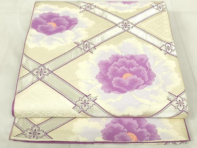 ■■■　サイズ　■■■ 長さ 416cm 幅 31cm程 ■■■　商品詳細　■■■ 【正絹・芯なし】 詳細に関しましては、画像をご確認ください。 大変上質な逸品になります。 お安く出品致しますので、是非この機会にいかがでしょうか？ ※汚れ等に関しましては、着用時には見えない部分になるかと思いますのであまり気にならずお召になれるかと思います。 ■■■　注意事項　■■■ ■モニター発色の具合により色合いが異なる場合がございます。 ■寸法は多少の誤差が生じる場合がございますのでご了承ください。 ■縫込みの長さが左右非対称の場合は短い部分を記載しております。 左右非対称であってもご返品・お値引き等の保証は出来かねますので、ご了承の上ご購入をお願い致します。 ■シミ等のチェックには注意を払っておりますが、見落としがある場合もございますし、個人の見解も様々ですので神経質な方のご購入はお控えください。 ■箪笥に入っておりました着物や帯なので畳みシワや匂いがあるものもございます。 ■お休みは基本的に土日祝となりますが、その他臨時でお休みする場合がございますのでご了承ください。 ■商品の発送は平日のみの発送となります。 ■夜間と土曜、日曜日はお問い合わせの回答が遅れる場合がございます。 ■当店では、お直し、紋入れ、お手入れ等は承っておりません。 ■生地の状態（ヤケ、経年劣化等）によってはサイズ直しが出来ない場合がございます。 その点もどうかご了承のうえ、ご購入をお願いいたします。 ■弊社で取り扱う商品は一点ものにつき、時期や在庫状況に応じて金額が変更となる場合がございます。 ■検針は行っておりません。予めご了承いただきますようお願いいたします。 ■【洗える着物】と記載のある商品におきましては、商品お届け後に洗濯を行ってしまってからのご返品にはご対応しかねます。 念の為、専門店でのお手入れをお願いいたします。 ■着物のサイズ目安は下記を参考ください↓ ＜女性着物＞　お端折り次第で＋5cm　−1cmが着用可能サイズ 　例）身丈170cmの場合、身長160cm〜175cm ＜男性着物＞　身丈＋約25cm〜27cm程が適応身長 　例）身丈155cmの場合、身長180〜182cm