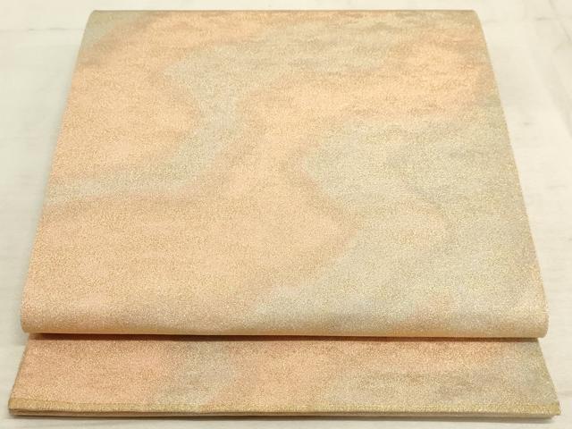 ■■■　サイズ　■■■ 長さ 434cm 幅 31cm程 ■■■　商品詳細　■■■ 【正絹・関西仕立て】 詳細に関しましては、画像をご確認ください。 大変上質な逸品になります。 お安く出品致しますので、是非この機会にいかがでしょうか？ ※汚れ等に関しましては、着用時には見えない部分になるかと思いますのであまり気にならずお召になれるかと思います。 ■■■　注意事項　■■■ ■モニター発色の具合により色合いが異なる場合がございます。 ■寸法は多少の誤差が生じる場合がございますのでご了承ください。 ■縫込みの長さが左右非対称の場合は短い部分を記載しております。 左右非対称であってもご返品・お値引き等の保証は出来かねますので、ご了承の上ご購入をお願い致します。 ■シミ等のチェックには注意を払っておりますが、見落としがある場合もございますし、個人の見解も様々ですので神経質な方のご購入はお控えください。 ■箪笥に入っておりました着物や帯なので畳みシワや匂いがあるものもございます。 ■お休みは基本的に土日祝となりますが、その他臨時でお休みする場合がございますのでご了承ください。 ■商品の発送は平日のみの発送となります。 ■夜間と土曜、日曜日はお問い合わせの回答が遅れる場合がございます。 ■当店では、お直し、紋入れ、お手入れ等は承っておりません。 ■生地の状態（ヤケ、経年劣化等）によってはサイズ直しが出来ない場合がございます。 その点もどうかご了承のうえ、ご購入をお願いいたします。 ■弊社で取り扱う商品は一点ものにつき、時期や在庫状況に応じて金額が変更となる場合がございます。 ■検針は行っておりません。予めご了承いただきますようお願いいたします。 ■【洗える着物】と記載のある商品におきましては、商品お届け後に洗濯を行ってしまってからのご返品にはご対応しかねます。 念の為、専門店でのお手入れをお願いいたします。 ■着物のサイズ目安は下記を参考ください↓ ＜女性着物＞　お端折り次第で＋5cm　−1cmが着用可能サイズ 　例）身丈170cmの場合、身長160cm〜175cm ＜男性着物＞　身丈＋約25cm〜27cm程が適応身長 　例）身丈155cmの場合、身長180〜182cm