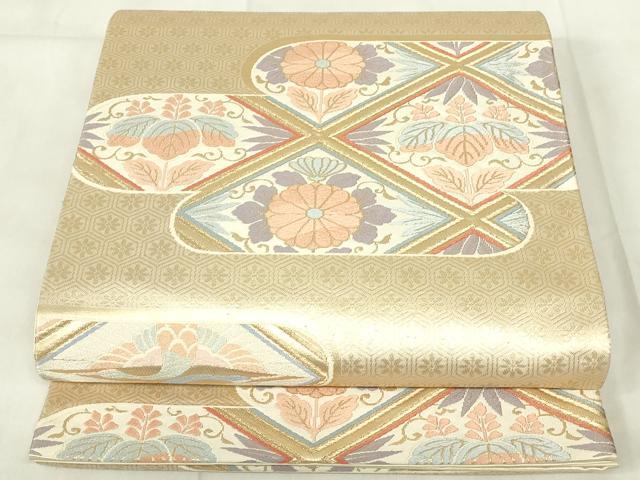 ■■■　サイズ　■■■ 長さ 424cm 幅 30.5cm程 ■■■　商品詳細　■■■ 【正絹】 詳細に関しましては、画像をご確認ください。 大変上質な逸品になります。 お安く出品致しますので、是非この機会にいかがでしょうか？ ※汚れ等に関しましては、着用時には見えない部分になるかと思いますのであまり気にならずお召になれるかと思います。 ■■■　注意事項　■■■ ■モニター発色の具合により色合いが異なる場合がございます。 ■寸法は多少の誤差が生じる場合がございますのでご了承ください。 ■縫込みの長さが左右非対称の場合は短い部分を記載しております。 左右非対称であってもご返品・お値引き等の保証は出来かねますので、ご了承の上ご購入をお願い致します。 ■シミ等のチェックには注意を払っておりますが、見落としがある場合もございますし、個人の見解も様々ですので神経質な方のご購入はお控えください。 ■箪笥に入っておりました着物や帯なので畳みシワや匂いがあるものもございます。 ■お休みは基本的に土日祝となりますが、その他臨時でお休みする場合がございますのでご了承ください。 ■商品の発送は平日のみの発送となります。 ■夜間と土曜、日曜日はお問い合わせの回答が遅れる場合がございます。 ■当店では、お直し、紋入れ、お手入れ等は承っておりません。 ■生地の状態（ヤケ、経年劣化等）によってはサイズ直しが出来ない場合がございます。 その点もどうかご了承のうえ、ご購入をお願いいたします。 ■弊社で取り扱う商品は一点ものにつき、時期や在庫状況に応じて金額が変更となる場合がございます。 ■検針は行っておりません。予めご了承いただきますようお願いいたします。 ■【洗える着物】と記載のある商品におきましては、商品お届け後に洗濯を行ってしまってからのご返品にはご対応しかねます。 念の為、専門店でのお手入れをお願いいたします。 ■着物のサイズ目安は下記を参考ください↓ ＜女性着物＞　お端折り次第で＋5cm　−1cmが着用可能サイズ 　例）身丈170cmの場合、身長160cm〜175cm ＜男性着物＞　身丈＋約25cm〜27cm程が適応身長 　例）身丈155cmの場合、身長180〜182cm