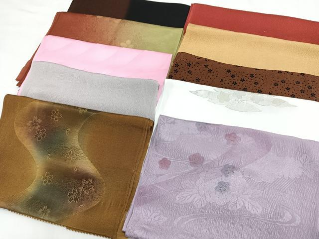 ■■■　商品詳細　■■■ 【正絹】 状態は特に目立ったシミ汚れなどもなく大変良い状態です。 大変上質な極上の逸品になります。 お安く出品致しますので、 ■■■　注意事項　■■■ ■モニター発色の具合により色合いが異なる場合がございます。 ■寸法は多少の誤差が生じる場合がございますのでご了承ください。 ■縫込みの長さが左右非対称の場合は短い部分を記載しております。 左右非対称であってもご返品・お値引き等の保証は出来かねますので、ご了承の上ご購入をお願い致します。 ■シミ等のチェックには注意を払っておりますが、見落としがある場合もございますし、個人の見解も様々ですので神経質な方のご購入はお控えください。 ■箪笥に入っておりました着物や帯なので畳みシワや匂いがあるものもございます。 ■お休みは基本的に土日祝となりますが、その他臨時でお休みする場合がございますのでご了承ください。 ■商品の発送は平日のみの発送となります。 ■夜間と土曜、日曜日はお問い合わせの回答が遅れる場合がございます。 ■当店では、お直し、紋入れ、お手入れ等は承っておりません。 ■生地の状態（ヤケ、経年劣化等）によってはサイズ直しが出来ない場合がございます。 その点もどうかご了承のうえ、ご購入をお願いいたします。 ■弊社で取り扱う商品は一点ものにつき、時期や在庫状況に応じて金額が変更となる場合がございます。 ■検針は行っておりません。予めご了承いただきますようお願いいたします。 ■【洗える着物】と記載のある商品におきましては、商品お届け後に洗濯を行ってしまってからのご返品にはご対応しかねます。 念の為、専門店でのお手入れをお願いいたします。 ■着物のサイズ目安は下記を参考ください↓ ＜女性着物＞　お端折り次第で＋5cm　−1cmが着用可能サイズ 　例）身丈170cmの場合、身長160cm〜175cm ＜男性着物＞　身丈＋約25cm〜27cm程が適応身長 　例）身丈155cmの場合、身長180〜182cm