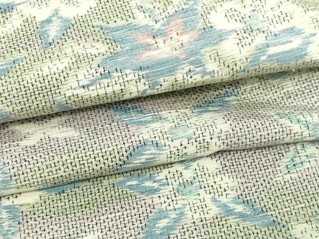 ■■■　サイズ　■■■ 身丈 154.5cm（肩から） 裄丈 62.5cm 袖丈 53.5cm　縫込み 2.5cm 袖幅 32cm 前幅 24cm 後幅 28.5cm 着物縫いこみ 内揚げ 0cm 裄 お袖側 約2cm　身頃側 約2.5cm ■■■　商品詳細　■■■ 【正絹】 状態は特に目立ったシミ汚れなどもなく大変良い状態です。 大変上質な逸品になります。 お安く出品致しますので、是非この機会にいかがでしょうか？ ■■■　注意事項　■■■ ■モニター発色の具合により色合いが異なる場合がございます。 ■寸法は多少の誤差が生じる場合がございますのでご了承ください。 ■縫込みの長さが左右非対称の場合は短い部分を記載しております。 左右非対称であってもご返品・お値引き等の保証は出来かねますので、ご了承の上ご購入をお願い致します。 ■シミ等のチェックには注意を払っておりますが、見落としがある場合もございますし、個人の見解も様々ですので神経質な方のご購入はお控えください。 ■箪笥に入っておりました着物や帯なので畳みシワや匂いがあるものもございます。 ■お休みは基本的に土日祝となりますが、その他臨時でお休みする場合がございますのでご了承ください。 ■商品の発送は平日のみの発送となります。 ■夜間と土曜、日曜日はお問い合わせの回答が遅れる場合がございます。 ■当店では、お直し、紋入れ、お手入れ等は承っておりません。 ■生地の状態（ヤケ、経年劣化等）によってはサイズ直しが出来ない場合がございます。 その点もどうかご了承のうえ、ご購入をお願いいたします。 ■弊社で取り扱う商品は一点ものにつき、時期や在庫状況に応じて金額が変更となる場合がございます。 ■検針は行っておりません。予めご了承いただきますようお願いいたします。 ■【洗える着物】と記載のある商品におきましては、商品お届け後に洗濯を行ってしまってからのご返品にはご対応しかねます。 念の為、専門店でのお手入れをお願いいたします。 ■着物のサイズ目安は下記を参考ください↓ ＜女性着物＞　お端折り次第で＋5?　−10?が着用可能サイズ 　例）身丈170?の場合、身長160?〜175? ＜男性着物＞　身丈＋約25?〜27?程が適応身長 　例）身丈155?の場合、身長180〜182?