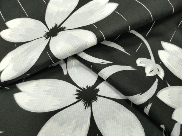 ■■■　サイズ　■■■ 身丈 162.5cm（肩から） 裄丈 66cm 袖丈 47.5cm　縫込み 1.5cm 袖幅 33.5cm 前幅 25.5cm 後幅 32cm 着物縫いこみ 内揚げ 0cm 裄 お袖側 約0cm　身頃側 約1.5cm ■■■　商品詳細　■■■ 【綿】 状態は接写画像のようにおくみ・上前・両袖に薄い汚れがございますが その他特に目立ったシミ汚れなどもなく大変良い状態です。 高級浴衣の代表格、綿紅梅。 格子状に太い糸を織り込んだ生地は 薄手の地に太糸による格子があるおかげで、 生地が肌に張り付かず、肌触りもとっても涼やかです。 大変上質な逸品になります。 お安く出品致しますので、是非この機会にいかがでしょうか？ ■■■　注意事項　■■■ ■モニター発色の具合により色合いが異なる場合がございます。 ■寸法は多少の誤差が生じる場合がございますのでご了承ください。 ■縫込みの長さが左右非対称の場合は短い部分を記載しております。 左右非対称であってもご返品・お値引き等の保証は出来かねますので、ご了承の上ご購入をお願い致します。 ■シミ等のチェックには注意を払っておりますが、見落としがある場合もございますし、個人の見解も様々ですので神経質な方のご購入はお控えください。 ■箪笥に入っておりました着物や帯なので畳みシワや匂いがあるものもございます。 ■お休みは基本的に土日祝となりますが、その他臨時でお休みする場合がございますのでご了承ください。 ■商品の発送は平日のみの発送となります。 ■夜間と土曜、日曜日はお問い合わせの回答が遅れる場合がございます。 ■当店では、お直し、紋入れ、お手入れ等は承っておりません。 ■生地の状態（ヤケ、経年劣化等）によってはサイズ直しが出来ない場合がございます。 その点もどうかご了承のうえ、ご購入をお願いいたします。 ■弊社で取り扱う商品は一点ものにつき、時期や在庫状況に応じて金額が変更となる場合がございます。 ■検針は行っておりません。予めご了承いただきますようお願いいたします。 ■【洗える着物】と記載のある商品におきましては、商品お届け後に洗濯を行ってしまってからのご返品にはご対応しかねます。 念の為、専門店でのお手入れをお願いいたします。 ■写真に写っている物が全てになります。それ以外の付属品はございませんのでご了承ください。 ■着物のサイズ目安は下記を参考ください↓ ＜女性着物＞　お端折り次第で＋5cm　－1cmが着用可能サイズ 　例）身丈170cmの場合、身長160cm～175cm ＜男性着物＞　身丈＋約25cm～27cm程が適応身長 　例）身丈155cmの場合、身長180～182cm