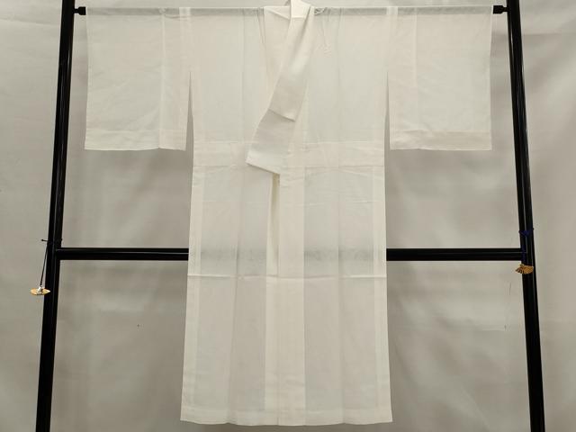 ■■■　サイズ　■■■ 身丈 122cm（肩から） 裄丈 64cm 袖丈 47cm　縫込み 5cm 袖幅 32cm 前幅 25cm 後幅 31cm 着物縫いこみ 内揚げ 7.5cm 裄 お袖側 約2.5cm　身頃側 約0cm ■■■　商品詳細　■■■ 【正絹】 状態は特に目立ったシミ汚れなどもなく大変良い状態です。 大変上質な逸品になります。 お安く出品致しますので、是非この機会にいかがでしょうか？ ■■■　注意事項　■■■ ■モニター発色の具合により色合いが異なる場合がございます。 ■寸法は多少の誤差が生じる場合がございますのでご了承ください。 ■縫込みの長さが左右非対称の場合は短い部分を記載しております。 左右非対称であってもご返品・お値引き等の保証は出来かねますので、ご了承の上ご購入をお願い致します。 ■シミ等のチェックには注意を払っておりますが、見落としがある場合もございますし、個人の見解も様々ですので神経質な方のご購入はお控えください。 ■箪笥に入っておりました着物や帯なので畳みシワや匂いがあるものもございます。 ■お休みは基本的に土日祝となりますが、その他臨時でお休みする場合がございますのでご了承ください。 ■商品の発送は平日のみの発送となります。 ■夜間と土曜、日曜日はお問い合わせの回答が遅れる場合がございます。 ■当店では、お直し、紋入れ、お手入れ等は承っておりません。 ■生地の状態（ヤケ、経年劣化等）によってはサイズ直しが出来ない場合がございます。 その点もどうかご了承のうえ、ご購入をお願いいたします。 ■弊社で取り扱う商品は一点ものにつき、時期や在庫状況に応じて金額が変更となる場合がございます。 ■検針は行っておりません。予めご了承いただきますようお願いいたします。 ■【洗える着物】と記載のある商品におきましては、商品お届け後に洗濯を行ってしまってからのご返品にはご対応しかねます。 念の為、専門店でのお手入れをお願いいたします。 ■写真に写っている物が全てになります。それ以外の付属品はございませんのでご了承ください。 ■状態に関する写真につきましては、掲載可能な写真枚数に限りがあるため、各箇所につき1枚参考画像を掲載しております。 ■着物のサイズ目安は下記を参考ください↓ ＜女性着物＞　お端折り次第で＋5cm　−1cmが着用可能サイズ 　例）身丈170cmの場合、身長160cm〜175cm ＜男性着物＞　身丈＋約25cm〜27cm程が適応身長 　例）身丈155cmの場合、身長180〜182cm
