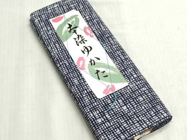 ■■■　サイズ　■■■ 長さ　　着尺分あり 幅　　　約35.5cm ■■■　商品詳細　■■■ 【綿・未使用】 状態は接写画像のように表地所々に薄い汚れがございます。 大変上質な逸品になります。 お安く出品致しますので、是非この機会にいかがでしょうか？ ■■■　注意事項　■■■ ■モニター発色の具合により色合いが異なる場合がございます。 ■寸法は多少の誤差が生じる場合がございますのでご了承ください。 ■縫込みの長さが左右非対称の場合は短い部分を記載しております。 左右非対称であってもご返品・お値引き等の保証は出来かねますので、ご了承の上ご購入をお願い致します。 ■シミ等のチェックには注意を払っておりますが、見落としがある場合もございますし、個人の見解も様々ですので神経質な方のご購入はお控えください。 ■箪笥に入っておりました着物や帯なので畳みシワや匂いがあるものもございます。 ■お休みは基本的に土日祝となりますが、その他臨時でお休みする場合がございますのでご了承ください。 ■商品の発送は平日のみの発送となります。 ■夜間と土曜、日曜日はお問い合わせの回答が遅れる場合がございます。 ■当店では、お直し、紋入れ、お手入れ等は承っておりません。 ■生地の状態（ヤケ、経年劣化等）によってはサイズ直しが出来ない場合がございます。 その点もどうかご了承のうえ、ご購入をお願いいたします。 ■弊社で取り扱う商品は一点ものにつき、時期や在庫状況に応じて金額が変更となる場合がございます。 ■検針は行っておりません。予めご了承いただきますようお願いいたします。 ■【洗える着物】と記載のある商品におきましては、商品お届け後に洗濯を行ってしまってからのご返品にはご対応しかねます。 念の為、専門店でのお手入れをお願いいたします。 ■写真に写っている物が全てになります。それ以外の付属品はございませんのでご了承ください。 ■状態に関する写真につきましては、掲載可能な写真枚数に限りがあるため、各箇所につき1枚参考画像を掲載しております。 ■着物のサイズ目安は下記を参考ください↓ ＜女性着物＞　お端折り次第で＋5cm　−1cmが着用可能サイズ 　例）身丈170cmの場合、身長160cm〜175cm ＜男性着物＞　身丈＋約25cm〜27cm程が適応身長 　例）身丈155cmの場合、身長180〜182cm