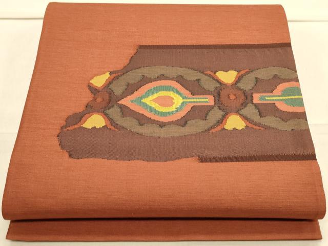 ■■■　サイズ　■■■ 長さ 442cm 幅 31cm程 ■■■　商品詳細　■■■ 【正絹・未使用】 詳細に関しましては、画像をご確認ください。 大変上質な逸品になります。 お安く出品致しますので、是非この機会にいかがでしょうか？ ■■■　注意事項　■■■ ■モニター発色の具合により色合いが異なる場合がございます。 ■寸法は多少の誤差が生じる場合がございますのでご了承ください。 ■縫込みの長さが左右非対称の場合は短い部分を記載しております。 左右非対称であってもご返品・お値引き等の保証は出来かねますので、ご了承の上ご購入をお願い致します。 ■シミ等のチェックには注意を払っておりますが、見落としがある場合もございますし、個人の見解も様々ですので神経質な方のご購入はお控えください。 ■箪笥に入っておりました着物や帯なので畳みシワや匂いがあるものもございます。 ■お休みは基本的に土日祝となりますが、その他臨時でお休みする場合がございますのでご了承ください。 ■商品の発送は平日のみの発送となります。 ■夜間と土曜、日曜日はお問い合わせの回答が遅れる場合がございます。 ■当店では、お直し、紋入れ、お手入れ等は承っておりません。 ■生地の状態（ヤケ、経年劣化等）によってはサイズ直しが出来ない場合がございます。 その点もどうかご了承のうえ、ご購入をお願いいたします。 ■弊社で取り扱う商品は一点ものにつき、時期や在庫状況に応じて金額が変更となる場合がございます。 ■検針は行っておりません。予めご了承いただきますようお願いいたします。 ■【洗える着物】と記載のある商品におきましては、商品お届け後に洗濯を行ってしまってからのご返品にはご対応しかねます。 念の為、専門店でのお手入れをお願いいたします。 ■着物のサイズ目安は下記を参考ください↓ ＜女性着物＞　お端折り次第で＋5cm　−1cmが着用可能サイズ 　例）身丈170cmの場合、身長160cm〜175cm ＜男性着物＞　身丈＋約25cm〜27cm程が適応身長 　例）身丈155cmの場合、身長180〜182cm