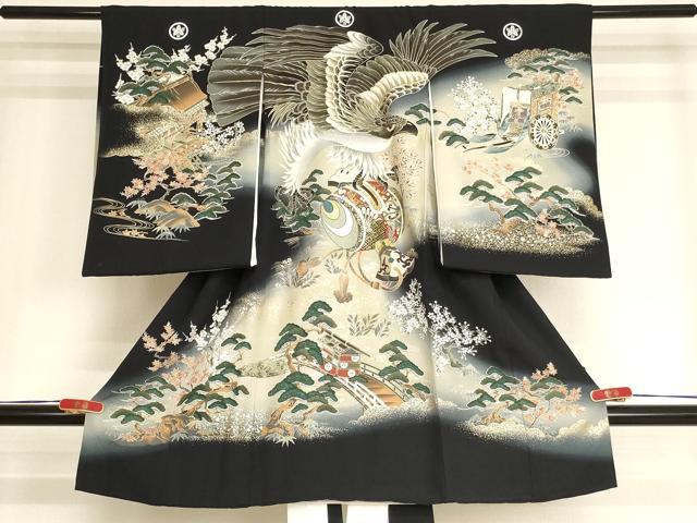 ■■■　サイズ　■■■ 【着物】 身丈 96.5cm（肩から） 裄丈 46.5cm 袖丈 56cm ■■■　商品詳細　■■■ 産着【正絹・五つ紋】の状態は接写画像のように家紋部分・衿に汚れがございますが その他特に目立ったシミ汚れなどもなく大変良い状態です。 長襦袢【化繊】の状態は特に目立ったシミ汚れなどもなく大変良い状態です。 大変上質な逸品になります。 お安く出品致しますので、是非この機会にいかがでしょうか？ ※長襦袢は着物とセットになっております。 ■■■　注意事項　■■■ ■モニター発色の具合により色合いが異なる場合がございます。 ■寸法は多少の誤差が生じる場合がございますのでご了承ください。 ■縫込みの長さが左右非対称の場合は短い部分を記載しております。 左右非対称であってもご返品・お値引き等の保証は出来かねますので、ご了承の上ご購入をお願い致します。 ■シミ等のチェックには注意を払っておりますが、見落としがある場合もございますし、個人の見解も様々ですので神経質な方のご購入はお控えください。 ■箪笥に入っておりました着物や帯なので畳みシワや匂いがあるものもございます。 ■お休みは基本的に土日祝となりますが、その他臨時でお休みする場合がございますのでご了承ください。 ■商品の発送は平日のみの発送となります。 ■夜間と土曜、日曜日はお問い合わせの回答が遅れる場合がございます。 ■当店では、お直し、紋入れ、お手入れ等は承っておりません。 ■生地の状態（ヤケ、経年劣化等）によってはサイズ直しが出来ない場合がございます。 その点もどうかご了承のうえ、ご購入をお願いいたします。 ■弊社で取り扱う商品は一点ものにつき、時期や在庫状況に応じて金額が変更となる場合がございます。 ■検針は行っておりません。予めご了承いただきますようお願いいたします。 ■【洗える着物】と記載のある商品におきましては、商品お届け後に洗濯を行ってしまってからのご返品にはご対応しかねます。 念の為、専門店でのお手入れをお願いいたします。 ■写真に写っている物が全てになります。それ以外の付属品はございませんのでご了承ください。 ■状態に関する写真につきましては、掲載可能な写真枚数に限りがあるため、各箇所につき1枚参考画像を掲載しております。 ■着物のサイズ目安は下記を参考ください↓ ＜女性着物＞　お端折り次第で＋5cm　－1cmが着用可能サイズ 　例）身丈170cmの場合、身長160cm～175cm ＜男性着物＞　身丈＋約25cm～27cm程が適応身長 　例）身丈155cmの場合、身長180～182cm