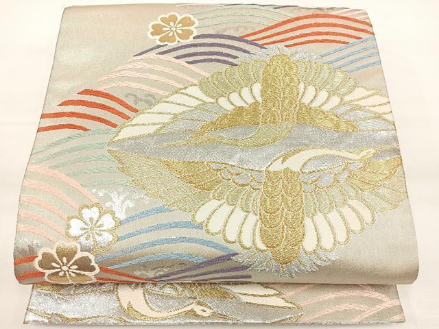 ■■■　サイズ　■■■ 長さ 432cm 幅 31cm程 ■■■　商品詳細　■■■ 【正絹・関西仕立て】 詳細に関しましては、画像をご確認ください。 大変上質な逸品になります。 お安く出品致しますので、是非この機会にいかがでしょうか？ ■■■　注意事項　■■■ ■モニター発色の具合により色合いが異なる場合がございます。 ■寸法は多少の誤差が生じる場合がございますのでご了承ください。 ■縫込みの長さが左右非対称の場合は短い部分を記載しております。 左右非対称であってもご返品・お値引き等の保証は出来かねますので、ご了承の上ご購入をお願い致します。 ■シミ等のチェックには注意を払っておりますが、見落としがある場合もございますし、個人の見解も様々ですので神経質な方のご購入はお控えください。 ■箪笥に入っておりました着物や帯なので畳みシワや匂いがあるものもございます。 ■お休みは基本的に土日祝となりますが、その他臨時でお休みする場合がございますのでご了承ください。 ■商品の発送は平日のみの発送となります。 ■夜間と土曜、日曜日はお問い合わせの回答が遅れる場合がございます。 ■当店では、お直し、紋入れ、お手入れ等は承っておりません。 ■生地の状態（ヤケ、経年劣化等）によってはサイズ直しが出来ない場合がございます。 その点もどうかご了承のうえ、ご購入をお願いいたします。 ■弊社で取り扱う商品は一点ものにつき、時期や在庫状況に応じて金額が変更となる場合がございます。 ■検針は行っておりません。予めご了承いただきますようお願いいたします。 ■【洗える着物】と記載のある商品におきましては、商品お届け後に洗濯を行ってしまってからのご返品にはご対応しかねます。 念の為、専門店でのお手入れをお願いいたします。 ■着物のサイズ目安は下記を参考ください↓ ＜女性着物＞　お端折り次第で＋5cm　−1cmが着用可能サイズ 　例）身丈170cmの場合、身長160cm〜175cm ＜男性着物＞　身丈＋約25cm〜27cm程が適応身長 　例）身丈155cmの場合、身長180〜182cm