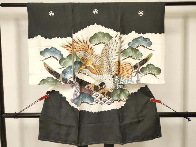 ■■■　サイズ　■■■ 【着物】 身丈 100cm（肩から） 裄丈 46cm 袖丈 57cm ■■■　商品詳細　■■■ 産着【正絹・五つ紋】の 状態は接写画像のように右袖前・裏地に薄い汚れがございますが その他特に目立ったシミ汚れなどもなく大変良い状態です。 大変上質な逸品になります。 お安く出品致しますので、是非この機会にいかがでしょうか？ ※襦袢の付属がございません。 ■■■　注意事項　■■■ ■モニター発色の具合により色合いが異なる場合がございます。 ■寸法は多少の誤差が生じる場合がございますのでご了承ください。 ■縫込みの長さが左右非対称の場合は短い部分を記載しております。 左右非対称であってもご返品・お値引き等の保証は出来かねますので、ご了承の上ご購入をお願い致します。 ■シミ等のチェックには注意を払っておりますが、見落としがある場合もございますし、個人の見解も様々ですので神経質な方のご購入はお控えください。 ■箪笥に入っておりました着物や帯なので畳みシワや匂いがあるものもございます。 ■お休みは基本的に土日祝となりますが、その他臨時でお休みする場合がございますのでご了承ください。 ■商品の発送は平日のみの発送となります。 ■夜間と土曜、日曜日はお問い合わせの回答が遅れる場合がございます。 ■当店では、お直し、紋入れ、お手入れ等は承っておりません。 ■生地の状態（ヤケ、経年劣化等）によってはサイズ直しが出来ない場合がございます。 その点もどうかご了承のうえ、ご購入をお願いいたします。 ■弊社で取り扱う商品は一点ものにつき、時期や在庫状況に応じて金額が変更となる場合がございます。 ■検針は行っておりません。予めご了承いただきますようお願いいたします。 ■【洗える着物】と記載のある商品におきましては、商品お届け後に洗濯を行ってしまってからのご返品にはご対応しかねます。 念の為、専門店でのお手入れをお願いいたします。 ■着物のサイズ目安は下記を参考ください↓ ＜女性着物＞　お端折り次第で＋5cm　−1cmが着用可能サイズ 　例）身丈170cmの場合、身長160cm〜175cm ＜男性着物＞　身丈＋約25cm〜27cm程が適応身長 　例）身丈155cmの場合、身長180〜182cm