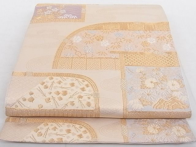 ■■■　サイズ　■■■ 長さ 416cm 幅 31cm程 ■■■　商品詳細　■■■ 【正絹】 詳細に関しましては、画像をご確認ください。 大変上質な逸品になります。 お安く出品致しますので、是非この機会にいかがでしょうか？ ※汚れ等に関しましては、着用時には見えない部分になるかと思いますのであまり気にならずお召になれるかと思います。 ■■■　注意事項　■■■ ■モニター発色の具合により色合いが異なる場合がございます。 ■寸法は多少の誤差が生じる場合がございますのでご了承ください。 ■縫込みの長さが左右非対称の場合は短い部分を記載しております。 左右非対称であってもご返品・お値引き等の保証は出来かねますので、ご了承の上ご購入をお願い致します。 ■シミ等のチェックには注意を払っておりますが、見落としがある場合もございますし、個人の見解も様々ですので神経質な方のご購入はお控えください。 ■箪笥に入っておりました着物や帯なので畳みシワや匂いがあるものもございます。 ■お休みは基本的に土日祝となりますが、その他臨時でお休みする場合がございますのでご了承ください。 ■商品の発送は平日のみの発送となります。 ■夜間と土曜、日曜日はお問い合わせの回答が遅れる場合がございます。 ■当店では、お直し、紋入れ、お手入れ等は承っておりません。 ■生地の状態（ヤケ、経年劣化等）によってはサイズ直しが出来ない場合がございます。 その点もどうかご了承のうえ、ご購入をお願いいたします。 ■弊社で取り扱う商品は一点ものにつき、時期や在庫状況に応じて金額が変更となる場合がございます。 ■検針は行っておりません。予めご了承いただきますようお願いいたします。 ■【洗える着物】と記載のある商品におきましては、商品お届け後に洗濯を行ってしまってからのご返品にはご対応しかねます。 念の為、専門店でのお手入れをお願いいたします。 ■着物のサイズ目安は下記を参考ください↓ ＜女性着物＞　お端折り次第で＋5cm　−1cmが着用可能サイズ 　例）身丈170cmの場合、身長160cm〜175cm ＜男性着物＞　身丈＋約25cm〜27cm程が適応身長 　例）身丈155cmの場合、身長180〜182cm