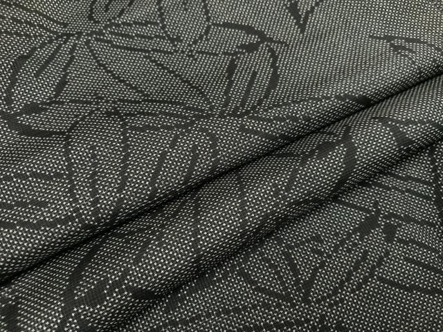 ■■■　サイズ　■■■ 身丈 152cm（肩から） 裄丈 62.5cm 袖丈 46.5cm　縫込み 3cm 袖幅 32cm 前幅 23cm 後幅 28cm 着物縫いこみ 内揚げ 0cm 裄 お袖側 約1cm　身頃側 約2cm ■■■　商品詳細　■■■ 【正絹】 状態は接写画像のように胴裏にホックシミがございますが その他特に目立ったシミ汚れなどもなく大変良い状態です。 大変上質な逸品になります。 お安く出品致しますので、是非この機会にいかがでしょうか？ ■■■　注意事項　■■■ ■モニター発色の具合により色合いが異なる場合がございます。 ■寸法は多少の誤差が生じる場合がございますのでご了承ください。 ■シミ等のチェックには注意を払っておりますが、見落としがある場合もございますし、個人の見解も様々ですので神経質な方のご購入はお控えください。 ■箪笥に入っておりました着物や帯なので畳みシワや匂いがあるものもございます。 ■お休みは基本的に土日祝となりますが、その他臨時でお休みする場合がございますのでご了承ください。 ■商品の発送は平日のみの発送となります。 ■夜間と土曜、日曜日はお問い合わせの回答が遅れる場合がございます。 ■当店では、お直し、紋入れ、お手入れ等は承っておりません。 ■生地の状態（ヤケ、経年劣化等）によってはサイズ直しが出来ない場合がございます。 その点もどうかご了承のうえ、ご購入をお願いいたします。 ■着物のサイズ目安は下記を参考ください↓ ＜女性着物＞　身長-10cm+5cmが着用可能サイズ(お端折り次第) 　例）身長160cmの方→着物身丈150cm〜165cm ＜男性着物＞　身長-27cm ±5cmが着用可能サイズ 　例）身長170cmの方→着物身丈138cm〜148cm