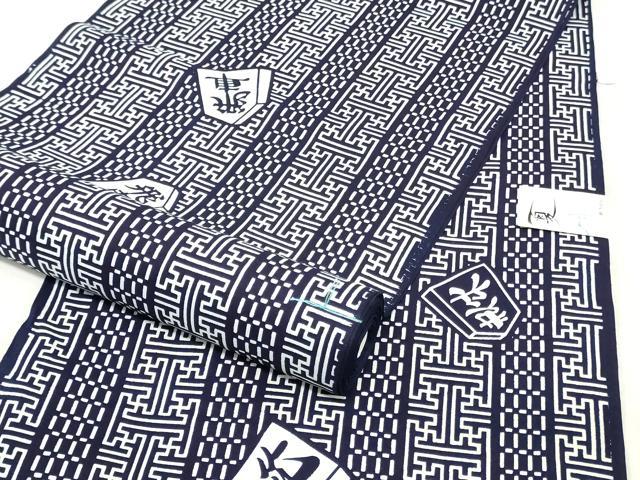 ■■■　サイズ　■■■ 長さ　　着尺分あり 幅　　　約39cm ■■■　商品詳細　■■■ 【綿・未使用】 状態は接写画像のように表地所々・裏面所々に薄い汚れがございます。 大変上質な逸品になります。 お安く出品致しますので、是非この機会にいかがでしょうか？ ■■■　注意事項　■■■ ■モニター発色の具合により色合いが異なる場合がございます。 ■寸法は多少の誤差が生じる場合がございますのでご了承ください。 ■縫込みの長さが左右非対称の場合は短い部分を記載しております。 左右非対称であってもご返品・お値引き等の保証は出来かねますので、ご了承の上ご購入をお願い致します。 ■シミ等のチェックには注意を払っておりますが、見落としがある場合もございますし、個人の見解も様々ですので神経質な方のご購入はお控えください。 ■箪笥に入っておりました着物や帯なので畳みシワや匂いがあるものもございます。 ■お休みは基本的に土日祝となりますが、その他臨時でお休みする場合がございますのでご了承ください。 ■商品の発送は平日のみの発送となります。 ■夜間と土曜、日曜日はお問い合わせの回答が遅れる場合がございます。 ■当店では、お直し、紋入れ、お手入れ等は承っておりません。 ■生地の状態（ヤケ、経年劣化等）によってはサイズ直しが出来ない場合がございます。 その点もどうかご了承のうえ、ご購入をお願いいたします。 ■弊社で取り扱う商品は一点ものにつき、時期や在庫状況に応じて金額が変更となる場合がございます。 ■検針は行っておりません。予めご了承いただきますようお願いいたします。 ■【洗える着物】と記載のある商品におきましては、商品お届け後に洗濯を行ってしまってからのご返品にはご対応しかねます。 念の為、専門店でのお手入れをお願いいたします。 ■写真に写っている物が全てになります。それ以外の付属品はございませんのでご了承ください。 ■状態に関する写真につきましては、掲載可能な写真枚数に限りがあるため、各箇所につき1枚参考画像を掲載しております。 ■着物のサイズ目安は下記を参考ください↓ ＜女性着物＞　お端折り次第で＋5cm　−1cmが着用可能サイズ 　例）身丈170cmの場合、身長160cm〜175cm ＜男性着物＞　身丈＋約25cm〜27cm程が適応身長 　例）身丈155cmの場合、身長180〜182cm