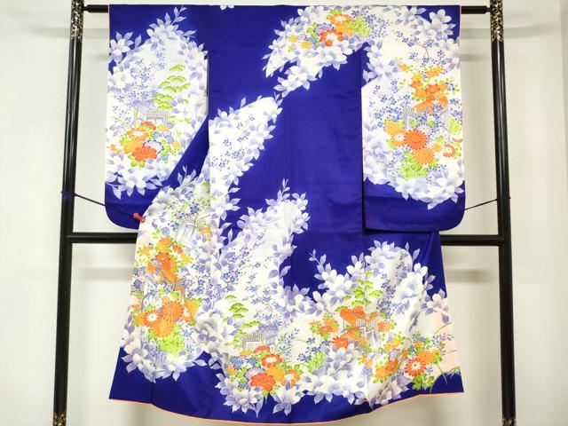 ■■■　サイズ　■■■ 【祝着】 身丈 136cm（肩から） 裄丈 58cm（肩上げ　0cm） 袖丈 76cm　縫込み 2.5cm 袖幅 32.5cm 前幅 18.5cm 後幅 25cm 着物縫いこみ 内揚げ 0cm （腰上げ　0cm） 裄 お袖側 約2cm　身頃側 約0cm ■■■　商品詳細　■■■ 【化繊・重ね衿：取り外し可能】 状態は接写画像のように左袖前・上前に薄い汚れがございますがその他特に目立ったシミ汚れなどもなく大変良い状態です。 お安く出品致しますので、是非この機会にいかがでしょうか？ ※肩上げと腰上げがされておりません。 ※ご自身で洗濯された場合の保証はできかねます。専門店にご相談ください。 ■■■　注意事項　■■■ ■モニター発色の具合により色合いが異なる場合がございます。 ■寸法は多少の誤差が生じる場合がございますのでご了承ください。 ■縫込みの長さが左右非対称の場合は短い部分を記載しております。 左右非対称であってもご返品・お値引き等の保証は出来かねますので、ご了承の上ご購入をお願い致します。 ■シミ等のチェックには注意を払っておりますが、見落としがある場合もございますし、個人の見解も様々ですので神経質な方のご購入はお控えください。 ■箪笥に入っておりました着物や帯なので畳みシワや匂いがあるものもございます。 ■お休みは基本的に土日祝となりますが、その他臨時でお休みする場合がございますのでご了承ください。 ■商品の発送は平日のみの発送となります。 ■夜間と土曜、日曜日はお問い合わせの回答が遅れる場合がございます。 ■当店では、お直し、紋入れ、お手入れ等は承っておりません。 ■生地の状態（ヤケ、経年劣化等）によってはサイズ直しが出来ない場合がございます。 その点もどうかご了承のうえ、ご購入をお願いいたします。 ■弊社で取り扱う商品は一点ものにつき、時期や在庫状況に応じて金額が変更となる場合がございます。 ■検針は行っておりません。予めご了承いただきますようお願いいたします。 ■【洗える着物】と記載のある商品におきましては、商品お届け後に洗濯を行ってしまってからのご返品にはご対応しかねます。 念の為、専門店でのお手入れをお願いいたします。 ■写真に写っている物が全てになります。それ以外の付属品はございませんのでご了承ください。 ■状態に関する写真につきましては、掲載可能な写真枚数に限りがあるため、各箇所につき1枚参考画像を掲載しております。 ■着物のサイズ目安は下記を参考ください↓ ＜女性着物＞　お端折り次第で＋5cm　−1cmが着用可能サイズ 　例）身丈170cmの場合、身長160cm〜175cm ＜男性着物＞　身丈＋約25cm〜27cm程が適応身長 　例）身丈155cmの場合、身長180〜182cm