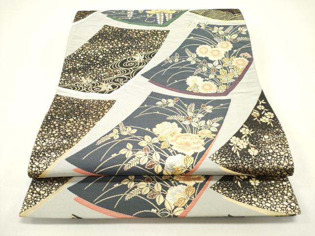 ■■■　サイズ　■■■ 長さ 438cm 幅 30.5cm程 ■■■　商品詳細　■■■ 【正絹・芯なし】 詳細に関しましては、画像をご確認ください。 大変上質な逸品になります。 お安く出品致しますので、是非この機会にいかがでしょうか？ ■■■　注意事項　■■■ ■モニター発色の具合により色合いが異なる場合がございます。 ■寸法は多少の誤差が生じる場合がございますのでご了承ください。 ■縫込みの長さが左右非対称の場合は短い部分を記載しております。 左右非対称であってもご返品・お値引き等の保証は出来かねますので、ご了承の上ご購入をお願い致します。 ■シミ等のチェックには注意を払っておりますが、見落としがある場合もございますし、個人の見解も様々ですので神経質な方のご購入はお控えください。 ■箪笥に入っておりました着物や帯なので畳みシワや匂いがあるものもございます。 ■お休みは基本的に土日祝となりますが、その他臨時でお休みする場合がございますのでご了承ください。 ■商品の発送は平日のみの発送となります。 ■夜間と土曜、日曜日はお問い合わせの回答が遅れる場合がございます。 ■当店では、お直し、紋入れ、お手入れ等は承っておりません。 ■生地の状態（ヤケ、経年劣化等）によってはサイズ直しが出来ない場合がございます。 その点もどうかご了承のうえ、ご購入をお願いいたします。 ■弊社で取り扱う商品は一点ものにつき、時期や在庫状況に応じて金額が変更となる場合がございます。 ■検針は行っておりません。予めご了承いただきますようお願いいたします。 ■【洗える着物】と記載のある商品におきましては、商品お届け後に洗濯を行ってしまってからのご返品にはご対応しかねます。 念の為、専門店でのお手入れをお願いいたします。 ■着物のサイズ目安は下記を参考ください↓ ＜女性着物＞　お端折り次第で＋5cm　−1cmが着用可能サイズ 　例）身丈170cmの場合、身長160cm〜175cm ＜男性着物＞　身丈＋約25cm〜27cm程が適応身長 　例）身丈155cmの場合、身長180〜182cm