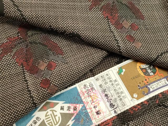 平和屋着物●本場大島紬　7マルキ　古代染色純泥染　葡萄蔦の葉文　徳川律夫作　証紙付き　正絹　逸品　未使用　DAAV1386tw