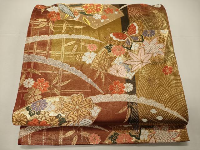 ■■■　サイズ　■■■ 長さ 424cm 幅 30.5cm程 ■■■　商品詳細　■■■ 【正絹・芯なし】 詳細に関しましては、画像をご確認ください。 大変上質な逸品になります。 お安く出品致しますので、是非この機会にいかがでしょうか？ ■■■　注意事項　■■■ ■モニター発色の具合により色合いが異なる場合がございます。 ■寸法は多少の誤差が生じる場合がございますのでご了承ください。 ■縫込みの長さが左右非対称の場合は短い部分を記載しております。 左右非対称であってもご返品・お値引き等の保証は出来かねますので、ご了承の上ご購入をお願い致します。 ■シミ等のチェックには注意を払っておりますが、見落としがある場合もございますし、個人の見解も様々ですので神経質な方のご購入はお控えください。 ■箪笥に入っておりました着物や帯なので畳みシワや匂いがあるものもございます。 ■お休みは基本的に土日祝となりますが、その他臨時でお休みする場合がございますのでご了承ください。 ■商品の発送は平日のみの発送となります。 ■夜間と土曜、日曜日はお問い合わせの回答が遅れる場合がございます。 ■当店では、お直し、紋入れ、お手入れ等は承っておりません。 ■生地の状態（ヤケ、経年劣化等）によってはサイズ直しが出来ない場合がございます。 その点もどうかご了承のうえ、ご購入をお願いいたします。 ■弊社で取り扱う商品は一点ものにつき、時期や在庫状況に応じて金額が変更となる場合がございます。 ■検針は行っておりません。予めご了承いただきますようお願いいたします。 ■【洗える着物】と記載のある商品におきましては、商品お届け後に洗濯を行ってしまってからのご返品にはご対応しかねます。 念の為、専門店でのお手入れをお願いいたします。 ■着物のサイズ目安は下記を参考ください↓ ＜女性着物＞　お端折り次第で＋5cm　−1cmが着用可能サイズ 　例）身丈170cmの場合、身長160cm〜175cm ＜男性着物＞　身丈＋約25cm〜27cm程が適応身長 　例）身丈155cmの場合、身長180〜182cm