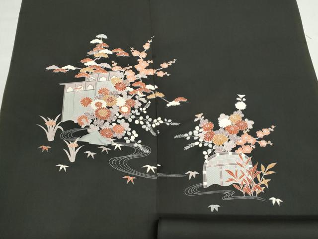 ■■■　サイズ　■■■ 長さ　　羽尺分あり 幅　　　約36cm ■■■　商品詳細　■■■ 【正絹・未使用】 状態は接写画像のように耳部分にヤケがございます。 大変上質な逸品になります。 お安く出品致しますので、是非この機会にいかがでしょうか？ ■■■　注意事項　■■■ ■モニター発色の具合により色合いが異なる場合がございます。 ■寸法は多少の誤差が生じる場合がございますのでご了承ください。 ■縫込みの長さが左右非対称の場合は短い部分を記載しております。 左右非対称であってもご返品・お値引き等の保証は出来かねますので、ご了承の上ご購入をお願い致します。 ■シミ等のチェックには注意を払っておりますが、見落としがある場合もございますし、個人の見解も様々ですので神経質な方のご購入はお控えください。 ■箪笥に入っておりました着物や帯なので畳みシワや匂いがあるものもございます。 ■お休みは基本的に土日祝となりますが、その他臨時でお休みする場合がございますのでご了承ください。 ■商品の発送は平日のみの発送となります。 ■夜間と土曜、日曜日はお問い合わせの回答が遅れる場合がございます。 ■当店では、お直し、紋入れ、お手入れ等は承っておりません。 ■生地の状態（ヤケ、経年劣化等）によってはサイズ直しが出来ない場合がございます。 その点もどうかご了承のうえ、ご購入をお願いいたします。 ■弊社で取り扱う商品は一点ものにつき、時期や在庫状況に応じて金額が変更となる場合がございます。 ■検針は行っておりません。予めご了承いただきますようお願いいたします。 ■【洗える着物】と記載のある商品におきましては、商品お届け後に洗濯を行ってしまってからのご返品にはご対応しかねます。 念の為、専門店でのお手入れをお願いいたします。 ■写真に写っている物が全てになります。それ以外の付属品はございませんのでご了承ください。 ■状態に関する写真につきましては、掲載可能な写真枚数に限りがあるため、各箇所につき1枚参考画像を掲載しております。 ■着物のサイズ目安は下記を参考ください↓ ＜女性着物＞　お端折り次第で＋5cm　−1cmが着用可能サイズ 　例）身丈170cmの場合、身長160cm〜175cm ＜男性着物＞　身丈＋約25cm〜27cm程が適応身長 　例）身丈155cmの場合、身長180〜182cm