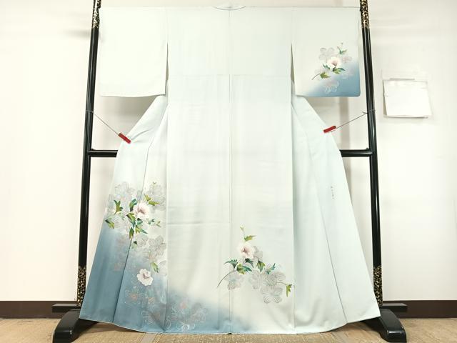 ■■■　サイズ　■■■ 身丈 164.5cm（肩から） 裄丈 66.5cm 袖丈 49cm　縫込み 4.5cm 袖幅 34.5cm 前幅 25cm 後幅 31cm 着物縫いこみ 内揚げ 13cm 裄 お袖側 約3cm　身頃側 約4.5cm ■■■　商品詳細　■■■ 【正絹】 状態は特に目立ったシミ汚れなどもなく大変良い状態です。 大変上質な逸品になります。 お安く出品致しますので、是非この機会にいかがでしょうか？ ■■■　注意事項　■■■ ■モニター発色の具合により色合いが異なる場合がございます。 ■寸法は多少の誤差が生じる場合がございますのでご了承ください。 ■縫込みの長さが左右非対称の場合は短い部分を記載しております。 左右非対称であってもご返品・お値引き等の保証は出来かねますので、ご了承の上ご購入をお願い致します。 ■シミ等のチェックには注意を払っておりますが、見落としがある場合もございますし、個人の見解も様々ですので神経質な方のご購入はお控えください。 ■箪笥に入っておりました着物や帯なので畳みシワや匂いがあるものもございます。 ■お休みは基本的に土日祝となりますが、その他臨時でお休みする場合がございますのでご了承ください。 ■商品の発送は平日のみの発送となります。 ■夜間と土曜、日曜日はお問い合わせの回答が遅れる場合がございます。 ■当店では、お直し、紋入れ、お手入れ等は承っておりません。 ■生地の状態（ヤケ、経年劣化等）によってはサイズ直しが出来ない場合がございます。 その点もどうかご了承のうえ、ご購入をお願いいたします。 ■弊社で取り扱う商品は一点ものにつき、時期や在庫状況に応じて金額が変更となる場合がございます。 ■検針は行っておりません。予めご了承いただきますようお願いいたします。 ■【洗える着物】と記載のある商品におきましては、商品お届け後に洗濯を行ってしまってからのご返品にはご対応しかねます。 念の為、専門店でのお手入れをお願いいたします。 ■写真に写っている物が全てになります。それ以外の付属品はございませんのでご了承ください。 ■状態に関する写真につきましては、掲載可能な写真枚数に限りがあるため、各箇所につき1枚参考画像を掲載しております。 ■着物のサイズ目安は下記を参考ください↓ ＜女性着物＞　お端折り次第で＋5cm　－1cmが着用可能サイズ 　例）身丈170cmの場合、身長160cm～175cm ＜男性着物＞　身丈＋約25cm～27cm程が適応身長 　例）身丈155cmの場合、身長180～182cm