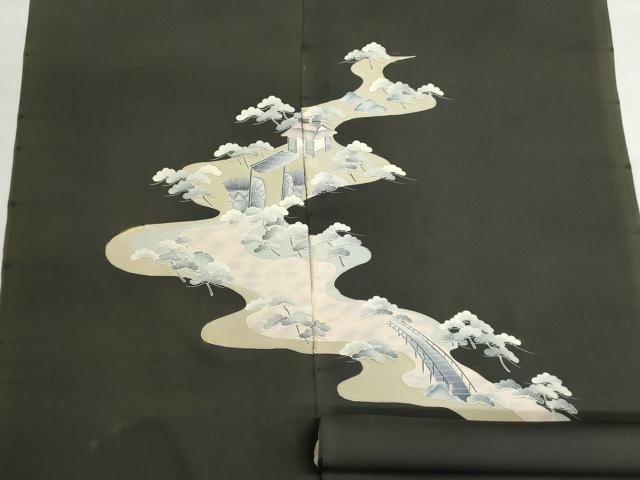 ■■■　サイズ　■■■ 長さ　　羽尺分あり 幅　　　約37cm ■■■　商品詳細　■■■ 【正絹・未使用】 状態は接写画像のように表地所々・裏面所々に薄い汚れ・ヤケがございます。 大変上質な逸品になります。 お安く出品致しますので、是非この機会にいかがでしょうか？ ■■■　注意事項　■■■ ■モニター発色の具合により色合いが異なる場合がございます。 ■寸法は多少の誤差が生じる場合がございますのでご了承ください。 ■縫込みの長さが左右非対称の場合は短い部分を記載しております。 左右非対称であってもご返品・お値引き等の保証は出来かねますので、ご了承の上ご購入をお願い致します。 ■シミ等のチェックには注意を払っておりますが、見落としがある場合もございますし、個人の見解も様々ですので神経質な方のご購入はお控えください。 ■箪笥に入っておりました着物や帯なので畳みシワや匂いがあるものもございます。 ■お休みは基本的に土日祝となりますが、その他臨時でお休みする場合がございますのでご了承ください。 ■商品の発送は平日のみの発送となります。 ■夜間と土曜、日曜日はお問い合わせの回答が遅れる場合がございます。 ■当店では、お直し、紋入れ、お手入れ等は承っておりません。 ■生地の状態（ヤケ、経年劣化等）によってはサイズ直しが出来ない場合がございます。 その点もどうかご了承のうえ、ご購入をお願いいたします。 ■弊社で取り扱う商品は一点ものにつき、時期や在庫状況に応じて金額が変更となる場合がございます。 ■検針は行っておりません。予めご了承いただきますようお願いいたします。 ■【洗える着物】と記載のある商品におきましては、商品お届け後に洗濯を行ってしまってからのご返品にはご対応しかねます。 念の為、専門店でのお手入れをお願いいたします。 ■写真に写っている物が全てになります。それ以外の付属品はございませんのでご了承ください。 ■状態に関する写真につきましては、掲載可能な写真枚数に限りがあるため、各箇所につき1枚参考画像を掲載しております。 ■着物のサイズ目安は下記を参考ください↓ ＜女性着物＞　お端折り次第で＋5cm　−1cmが着用可能サイズ 　例）身丈170cmの場合、身長160cm〜175cm ＜男性着物＞　身丈＋約25cm〜27cm程が適応身長 　例）身丈155cmの場合、身長180〜182cm
