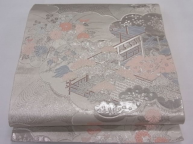 ■■■　サイズ　■■■ 長さ 436cm 幅 31cm程 ■■■　商品詳細　■■■ 【正絹】 状態は 柄止まり・裏地・たれ先に薄い汚れがございますが その他特に目立ったシミ汚れなどもなく大変良い状態です。 大変上質な逸品になります。 お安く出品致しますので、是非この機会にいかがでしょうか？ ■■■　注意事項　■■■ ■モニター発色の具合により色合いが異なる場合がございます。 ■寸法は多少の誤差が生じる場合がございますのでご了承ください。 ■縫込みの長さが左右非対称の場合は短い部分を記載しております。 左右非対称であってもご返品・お値引き等の保証は出来かねますので、ご了承の上ご購入をお願い致します。 ■シミ等のチェックには注意を払っておりますが、見落としがある場合もございますし、個人の見解も様々ですので神経質な方のご購入はお控えください。 ■箪笥に入っておりました着物や帯なので畳みシワや匂いがあるものもございます。 ■お休みは基本的に土日祝となりますが、その他臨時でお休みする場合がございますのでご了承ください。 ■商品の発送は平日のみの発送となります。 ■夜間と土曜、日曜日はお問い合わせの回答が遅れる場合がございます。 ■当店では、お直し、紋入れ、お手入れ等は承っておりません。 ■生地の状態（ヤケ、経年劣化等）によってはサイズ直しが出来ない場合がございます。 その点もどうかご了承のうえ、ご購入をお願いいたします。 ■弊社で取り扱う商品は一点ものにつき、時期や在庫状況に応じて金額が変更となる場合がございます。 ■検針は行っておりません。予めご了承いただきますようお願いいたします。 ■【洗える着物】と記載のある商品におきましては、商品お届け後に洗濯を行ってしまってからのご返品にはご対応しかねます。 念の為、専門店でのお手入れをお願いいたします。 ■着物のサイズ目安は下記を参考ください↓ ＜女性着物＞　お端折り次第で＋5cm　−1cmが着用可能サイズ 　例）身丈170cmの場合、身長160cm〜175cm ＜男性着物＞　身丈＋約25cm〜27cm程が適応身長 　例）身丈155cmの場合、身長180〜182cm