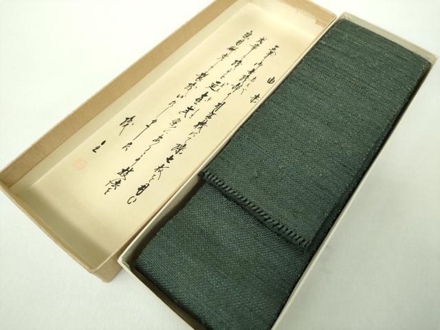 ■■■　サイズ　■■■ 長さ 410cm 幅 9cm程 ■■■　商品詳細　■■■ 【正絹】 状態は締めてはおりますが 特に目立ったシミ汚れなどもなく大変良い状態です。 大変上質な逸品になります。 お安く出品致しますので、是非この機会にいかがでしょうか？※手先・たれ先未かがりですが着用には問題ありません。 ■■■　注意事項　■■■ ■モニター発色の具合により色合いが異なる場合がございます。 ■寸法は多少の誤差が生じる場合がございますのでご了承ください。 ■縫込みの長さが左右非対称の場合は短い部分を記載しております。 左右非対称であってもご返品・お値引き等の保証は出来かねますので、ご了承の上ご購入をお願い致します。 ■シミ等のチェックには注意を払っておりますが、見落としがある場合もございますし、個人の見解も様々ですので神経質な方のご購入はお控えください。 ■箪笥に入っておりました着物や帯なので畳みシワや匂いがあるものもございます。 ■お休みは基本的に土日祝となりますが、その他臨時でお休みする場合がございますのでご了承ください。 ■商品の発送は平日のみの発送となります。 ■夜間と土曜、日曜日はお問い合わせの回答が遅れる場合がございます。 ■当店では、お直し、紋入れ、お手入れ等は承っておりません。 ■生地の状態（ヤケ、経年劣化等）によってはサイズ直しが出来ない場合がございます。 その点もどうかご了承のうえ、ご購入をお願いいたします。 ■弊社で取り扱う商品は一点ものにつき、時期や在庫状況に応じて金額が変更となる場合がございます。 ■検針は行っておりません。予めご了承いただきますようお願いいたします。 ■【洗える着物】と記載のある商品におきましては、商品お届け後に洗濯を行ってしまってからのご返品にはご対応しかねます。 念の為、専門店でのお手入れをお願いいたします。 ■着物のサイズ目安は下記を参考ください↓ ＜女性着物＞　お端折り次第で＋5cm　−1cmが着用可能サイズ 　例）身丈170cmの場合、身長160cm〜175cm ＜男性着物＞　身丈＋約25cm〜27cm程が適応身長 　例）身丈155cmの場合、身長180〜182cm