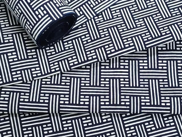 ■■■　サイズ　■■■ 長さ　　着尺分あり 幅　　　約38.5cm ■■■　商品詳細　■■■ 【綿・未使用】 状態は特に目立ったシミ汚れなどもなく大変良い状態です。 大変上質な逸品になります。 お安く出品致しますので、是非この機会にいかがでしょうか？ ■■■　注意事項　■■■ ■モニター発色の具合により色合いが異なる場合がございます。 ■寸法は多少の誤差が生じる場合がございますのでご了承ください。 ■縫込みの長さが左右非対称の場合は短い部分を記載しております。 左右非対称であってもご返品・お値引き等の保証は出来かねますので、ご了承の上ご購入をお願い致します。 ■シミ等のチェックには注意を払っておりますが、見落としがある場合もございますし、個人の見解も様々ですので神経質な方のご購入はお控えください。 ■箪笥に入っておりました着物や帯なので畳みシワや匂いがあるものもございます。 ■お休みは基本的に土日祝となりますが、その他臨時でお休みする場合がございますのでご了承ください。 ■商品の発送は平日のみの発送となります。 ■夜間と土曜、日曜日はお問い合わせの回答が遅れる場合がございます。 ■当店では、お直し、紋入れ、お手入れ等は承っておりません。 ■生地の状態（ヤケ、経年劣化等）によってはサイズ直しが出来ない場合がございます。 その点もどうかご了承のうえ、ご購入をお願いいたします。 ■弊社で取り扱う商品は一点ものにつき、時期や在庫状況に応じて金額が変更となる場合がございます。 ■検針は行っておりません。予めご了承いただきますようお願いいたします。 ■【洗える着物】と記載のある商品におきましては、商品お届け後に洗濯を行ってしまってからのご返品にはご対応しかねます。 念の為、専門店でのお手入れをお願いいたします。 ■写真に写っている物が全てになります。それ以外の付属品はございませんのでご了承ください。 ■状態に関する写真につきましては、掲載可能な写真枚数に限りがあるため、各箇所につき1枚参考画像を掲載しております。 ■着物のサイズ目安は下記を参考ください↓ ＜女性着物＞　お端折り次第で＋5cm　−1cmが着用可能サイズ 　例）身丈170cmの場合、身長160cm〜175cm ＜男性着物＞　身丈＋約25cm〜27cm程が適応身長 　例）身丈155cmの場合、身長180〜182cm
