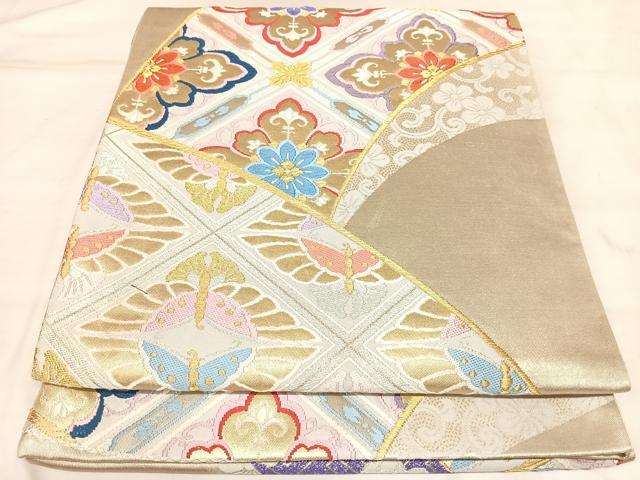 ■■■　サイズ　■■■ 長さ 428cm 幅 31cm程 ■■■　商品詳細　■■■ 【正絹・未仕立て】 詳細に関しましては、画像をご確認ください。 大変上質な逸品になります。 お安く出品致しますので、是非この機会にいかがでしょうか？ ■■■　注意事項　■■■ ■モニター発色の具合により色合いが異なる場合がございます。 ■寸法は多少の誤差が生じる場合がございますのでご了承ください。 ■縫込みの長さが左右非対称の場合は短い部分を記載しております。 左右非対称であってもご返品・お値引き等の保証は出来かねますので、ご了承の上ご購入をお願い致します。 ■シミ等のチェックには注意を払っておりますが、見落としがある場合もございますし、個人の見解も様々ですので神経質な方のご購入はお控えください。 ■箪笥に入っておりました着物や帯なので畳みシワや匂いがあるものもございます。 ■お休みは基本的に土日祝となりますが、その他臨時でお休みする場合がございますのでご了承ください。 ■商品の発送は平日のみの発送となります。 ■夜間と土曜、日曜日はお問い合わせの回答が遅れる場合がございます。 ■当店では、お直し、紋入れ、お手入れ等は承っておりません。 ■生地の状態（ヤケ、経年劣化等）によってはサイズ直しが出来ない場合がございます。 その点もどうかご了承のうえ、ご購入をお願いいたします。 ■弊社で取り扱う商品は一点ものにつき、時期や在庫状況に応じて金額が変更となる場合がございます。 ■検針は行っておりません。予めご了承いただきますようお願いいたします。 ■【洗える着物】と記載のある商品におきましては、商品お届け後に洗濯を行ってしまってからのご返品にはご対応しかねます。 念の為、専門店でのお手入れをお願いいたします。 ■写真に写っている物が全てになります。それ以外の付属品はございませんのでご了承ください。 ■状態に関する写真につきましては、掲載可能な写真枚数に限りがあるため、各箇所につき1枚参考画像を掲載しております。 ■着物のサイズ目安は下記を参考ください↓ ＜女性着物＞　お端折り次第で＋5cm　−1cmが着用可能サイズ 　例）身丈170cmの場合、身長160cm〜175cm ＜男性着物＞　身丈＋約25cm〜27cm程が適応身長 　例）身丈155cmの場合、身長180〜182cm