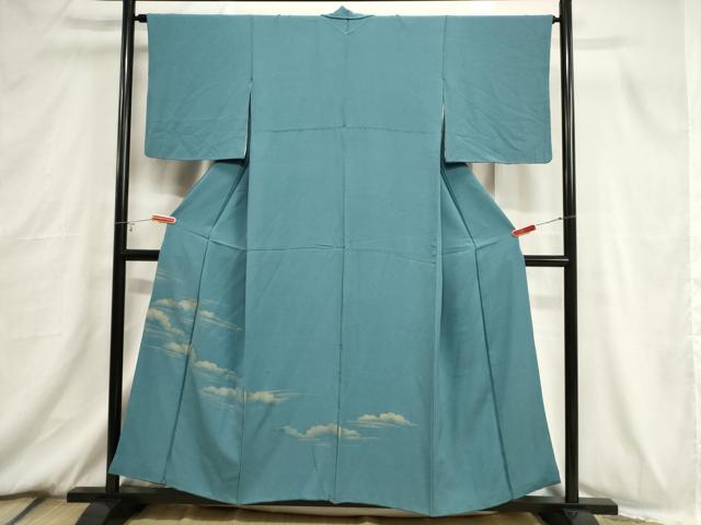 ■■■　サイズ　■■■ 身丈 154cm（肩から） 裄丈 65cm 袖丈 47.5cm　縫込み 7cm 袖幅 33.5cm 前幅 25cm 後幅 30.5cm 着物縫いこみ 内揚げ 5.5cm 裄 お袖側 約2cm　身頃側 約3cm ■■■　商品詳細　■■■ 【正絹】 状態は画像を添付しておりますので、そちらをご確認下さいますよう宜しくお願い致します。 大変上質な逸品になります。 お安く出品致しますので、是非この機会にいかがでしょうか？ ■■■　注意事項　■■■ ■モニター発色の具合により色合いが異なる場合がございます。 ■寸法は多少の誤差が生じる場合がございますのでご了承ください。 ■縫込みの長さが左右非対称の場合は短い部分を記載しております。 左右非対称であってもご返品・お値引き等の保証は出来かねますので、ご了承の上ご購入をお願い致します。 ■シミ等のチェックには注意を払っておりますが、見落としがある場合もございますし、個人の見解も様々ですので神経質な方のご購入はお控えください。 ■箪笥に入っておりました着物や帯なので畳みシワや匂いがあるものもございます。 ■お休みは基本的に土日祝となりますが、その他臨時でお休みする場合がございますのでご了承ください。 ■商品の発送は平日のみの発送となります。 ■夜間と土曜、日曜日はお問い合わせの回答が遅れる場合がございます。 ■当店では、お直し、紋入れ、お手入れ等は承っておりません。 ■生地の状態（ヤケ、経年劣化等）によってはサイズ直しが出来ない場合がございます。 その点もどうかご了承のうえ、ご購入をお願いいたします。 ■弊社で取り扱う商品は一点ものにつき、時期や在庫状況に応じて金額が変更となる場合がございます。 ■検針は行っておりません。予めご了承いただきますようお願いいたします。 ■【洗える着物】と記載のある商品におきましては、商品お届け後に洗濯を行ってしまってからのご返品にはご対応しかねます。 念の為、専門店でのお手入れをお願いいたします。 ■着物のサイズ目安は下記を参考ください↓ ＜女性着物＞　お端折り次第で＋5cm　−1cmが着用可能サイズ 　例）身丈170cmの場合、身長160cm〜175cm ＜男性着物＞　身丈＋約25cm〜27cm程が適応身長 　例）身丈155cmの場合、身長180〜182cm