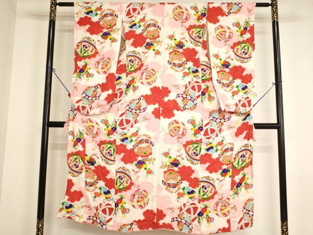 ■■■　サイズ　■■■ 【祝着】 身丈 144.5cm（肩から） 裄丈 56.5cm（肩上げ　0cm） 袖丈 73cm　縫込み 2.5cm 袖幅 30cm 前幅 20cm 後幅 26cm 着物縫いこみ 内揚げ 0cm （腰上げ　0cm） 裄 お袖側 約2cm　身頃側 約3cm ■■■　商品詳細　■■■ 着物【正絹】の状態は接写画像のように上前おくみ・上前・両袖に汚れ、胴裏に穴がございますが その他特に目立ったシミ汚れなどもなく大変良い状態です。 大変上質な逸品になります。 お安く出品致しますので、是非この機会にいかがでしょうか？ ※若干たたみシワがございます。 ※大正ロマンなレトロ品です。 和モダン・レトロ感をお楽しみください。 アンティークになりますので お品物の状態の感じ方には個人差がございます。 ご理解の上でのご入札をお願い致します。 ■■■　注意事項　■■■ ■モニター発色の具合により色合いが異なる場合がございます。 ■寸法は多少の誤差が生じる場合がございますのでご了承ください。 ■縫込みの長さが左右非対称の場合は短い部分を記載しております。 左右非対称であってもご返品・お値引き等の保証は出来かねますので、ご了承の上ご購入をお願い致します。 ■シミ等のチェックには注意を払っておりますが、見落としがある場合もございますし、個人の見解も様々ですので神経質な方のご購入はお控えください。 ■箪笥に入っておりました着物や帯なので畳みシワや匂いがあるものもございます。 ■お休みは基本的に土日祝となりますが、その他臨時でお休みする場合がございますのでご了承ください。 ■商品の発送は平日のみの発送となります。 ■夜間と土曜、日曜日はお問い合わせの回答が遅れる場合がございます。 ■当店では、お直し、紋入れ、お手入れ等は承っておりません。 ■生地の状態（ヤケ、経年劣化等）によってはサイズ直しが出来ない場合がございます。 その点もどうかご了承のうえ、ご購入をお願いいたします。 ■弊社で取り扱う商品は一点ものにつき、時期や在庫状況に応じて金額が変更となる場合がございます。 ■検針は行っておりません。予めご了承いただきますようお願いいたします。 ■【洗える着物】と記載のある商品におきましては、商品お届け後に洗濯を行ってしまってからのご返品にはご対応しかねます。 念の為、専門店でのお手入れをお願いいたします。 ■写真に写っている物が全てになります。それ以外の付属品はございませんのでご了承ください。 ■状態に関する写真につきましては、掲載可能な写真枚数に限りがあるため、各箇所につき1枚参考画像を掲載しております。 ■着物のサイズ目安は下記を参考ください↓ ＜女性着物＞　お端折り次第で＋5cm　－1cmが着用可能サイズ 　例）身丈170cmの場合、身長160cm～175cm ＜男性着物＞　身丈＋約25cm～27cm程が適応身長 　例）身丈155cmの場合、身長180～182cm