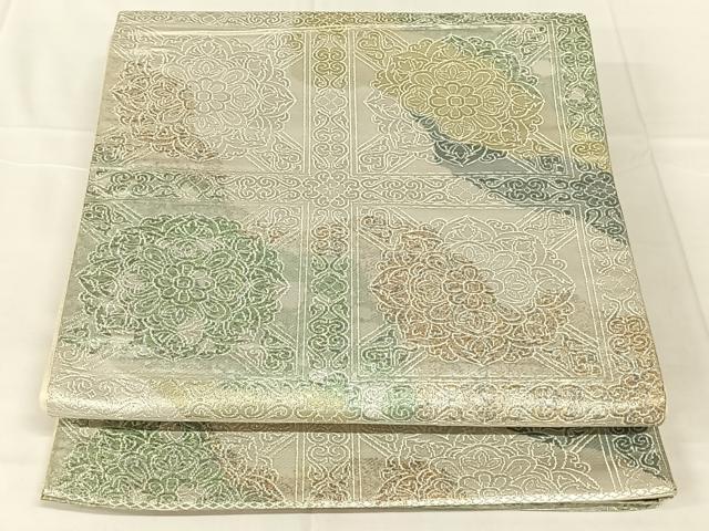 ■■■　サイズ　■■■ 長さ 416cm 幅 30cm程 ■■■　商品詳細　■■■ 【正絹】 詳細に関しましては、画像をご確認ください。 大変上質な逸品になりますので ぜひお手入れをされてお召しになられてはいかがでしょうか。 お安く出品致しますので、是非この機会にいかがでしょうか？ ■■■　注意事項　■■■ ■モニター発色の具合により色合いが異なる場合がございます。 ■寸法は多少の誤差が生じる場合がございますのでご了承ください。 ■縫込みの長さが左右非対称の場合は短い部分を記載しております。 左右非対称であってもご返品・お値引き等の保証は出来かねますので、ご了承の上ご購入をお願い致します。 ■シミ等のチェックには注意を払っておりますが、見落としがある場合もございますし、個人の見解も様々ですので神経質な方のご購入はお控えください。 ■汚れやシミの種類につきましては、専門ではない為、正確な判別が難しく商品説明では種類を特定せず、汚れやシミと記載させております。 恐れ入りますが、ご了承くださいますようお願い申し上げます。 ■箪笥に入っておりました着物や帯なので畳みシワや匂いがあるものもございます。 ■お休みは基本的に土日祝となりますが、その他臨時でお休みする場合がございますのでご了承ください。 ■商品の発送は平日のみの発送となります。 ■夜間と土曜、日曜日はお問い合わせの回答が遅れる場合がございます。 ■当店では、お直し、紋入れ、お手入れ等は承っておりません。 ■生地の状態（ヤケ、経年劣化等）によってはサイズ直しが出来ない場合がございます。 その点もどうかご了承のうえ、ご購入をお願いいたします。 ■弊社で取り扱う商品は一点ものにつき、時期や在庫状況に応じて金額が変更となる場合がございます。 ■検針は行っておりません。予めご了承いただきますようお願いいたします。 ■【洗える着物】と記載のある商品におきましては、商品お届け後に洗濯を行ってしまってからのご返品にはご対応しかねます。 念の為、専門店でのお手入れをお願いいたします。 ■写真に写っている物が全てになります。それ以外の付属品はございませんのでご了承ください。 ■状態に関する写真につきましては、掲載可能な写真枚数に限りがあるため、各箇所につき1枚参考画像を掲載しております。 ■着物のサイズ目安は下記を参考ください↓ ＜女性着物＞　お端折り次第で＋5cm　−1cmが着用可能サイズ 　例）身丈170cmの場合、身長160cm〜175cm ＜男性着物＞　身丈＋約25cm〜27cm程が適応身長 　例）身丈155cmの場合、身長180〜182cm